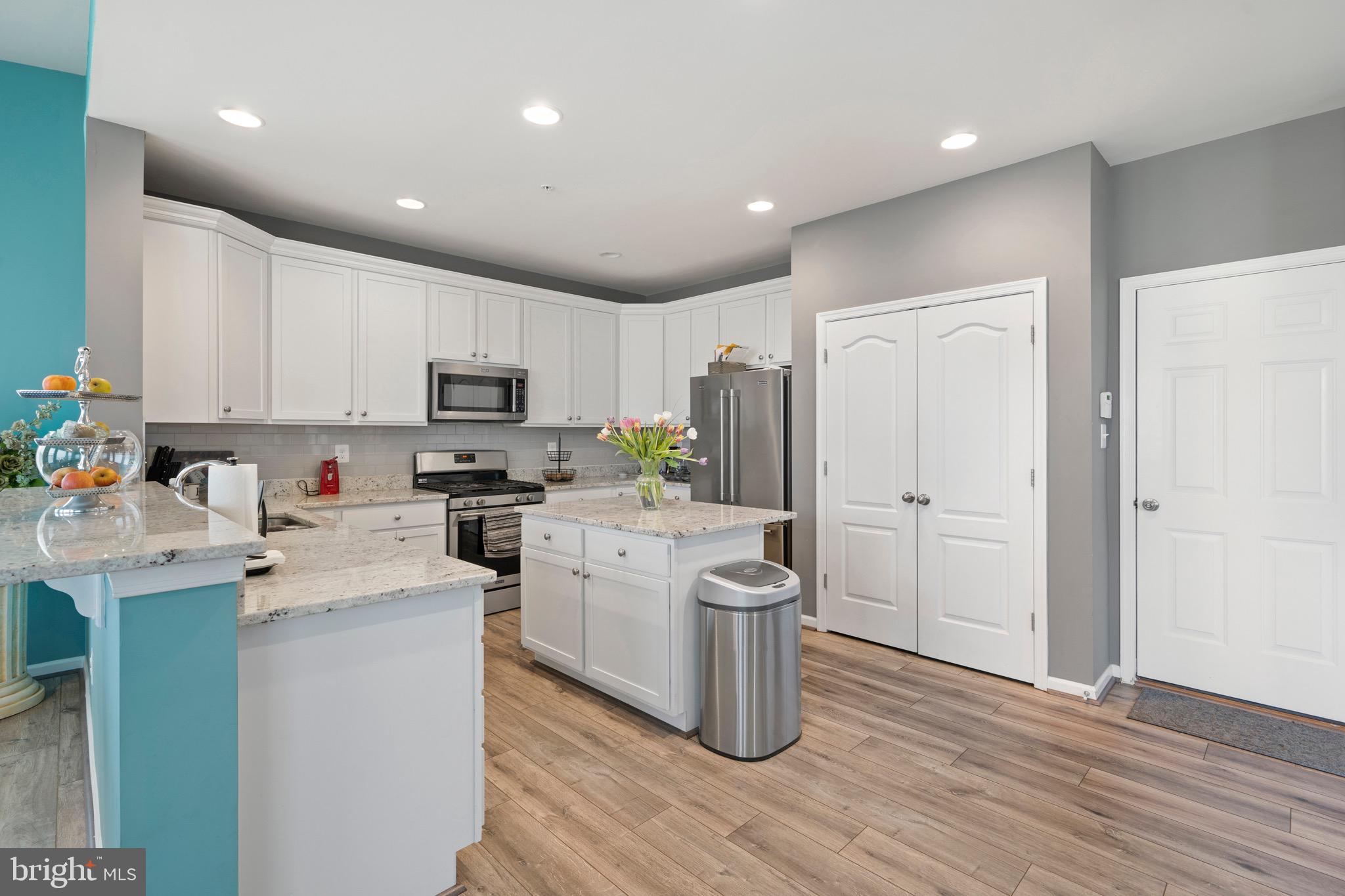 WINDSOR MANOR - Residential