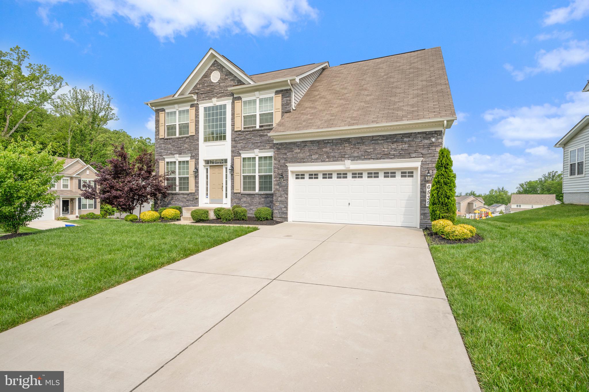 WINDSOR MANOR - Residential