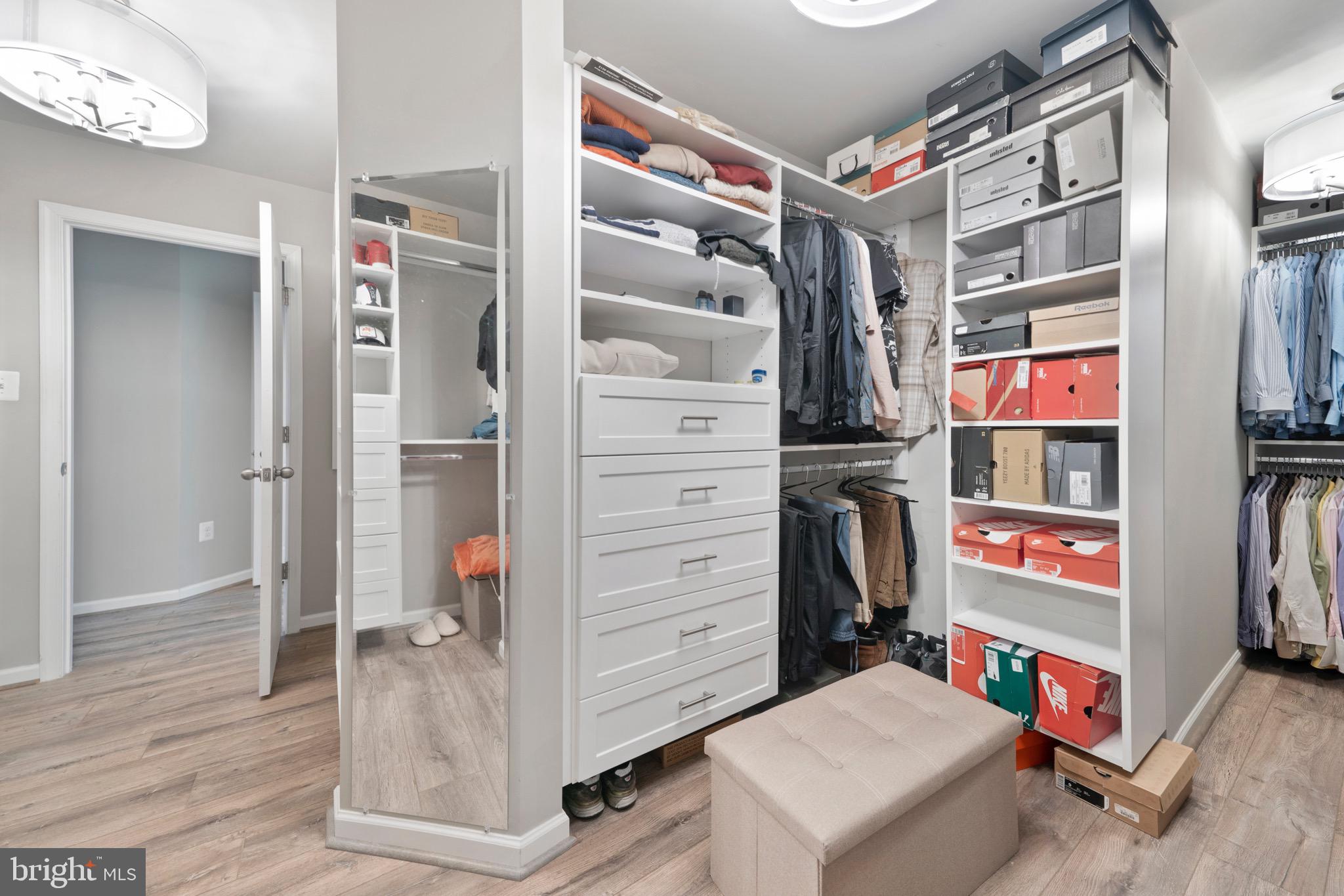 WINDSOR MANOR - Residential