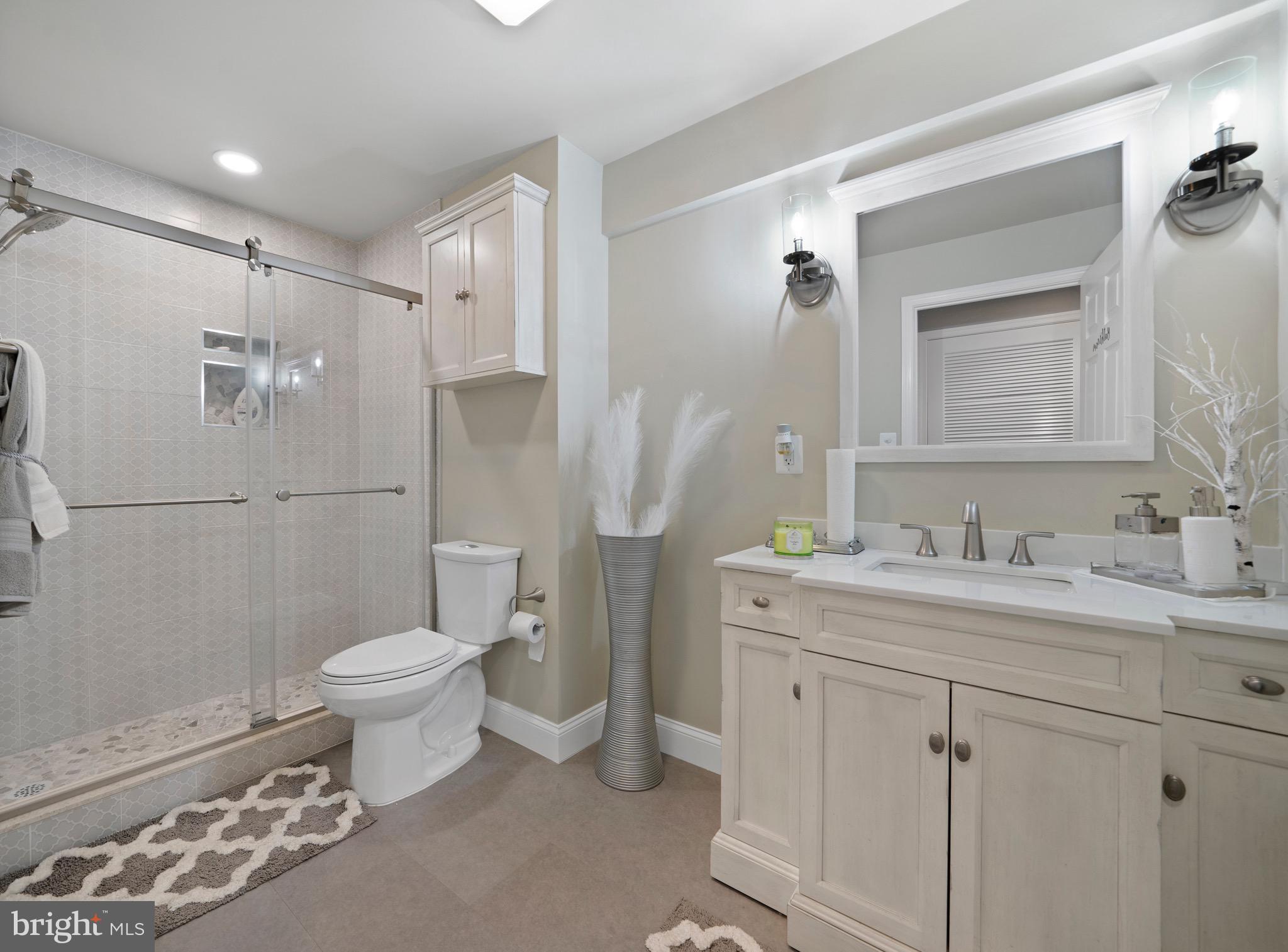 WINDSOR MANOR - Residential