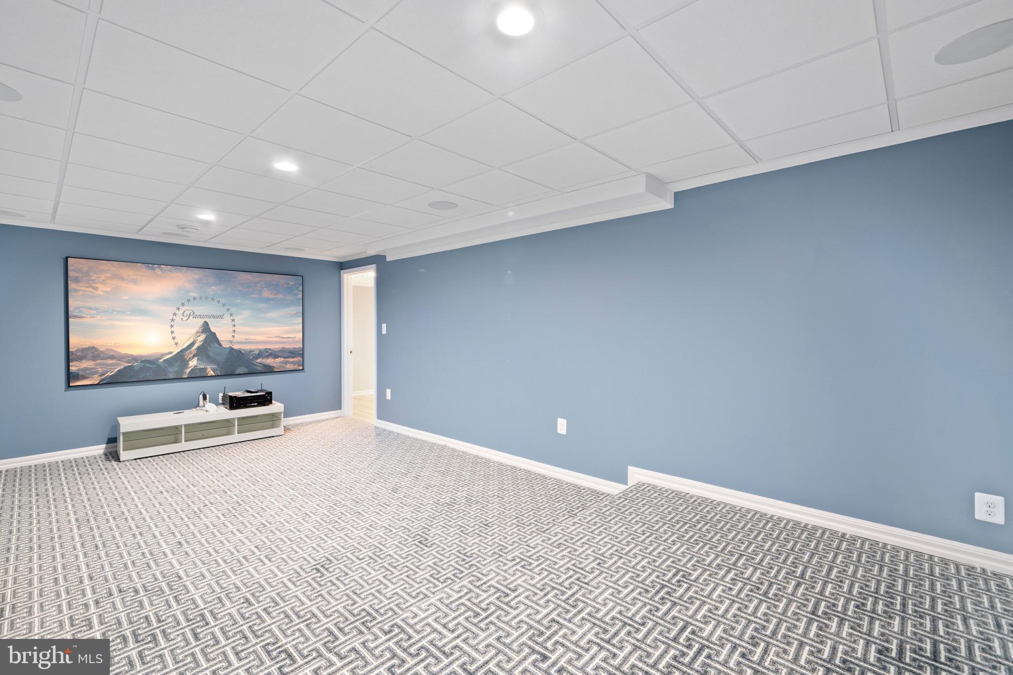 WINDSOR MANOR - Residential