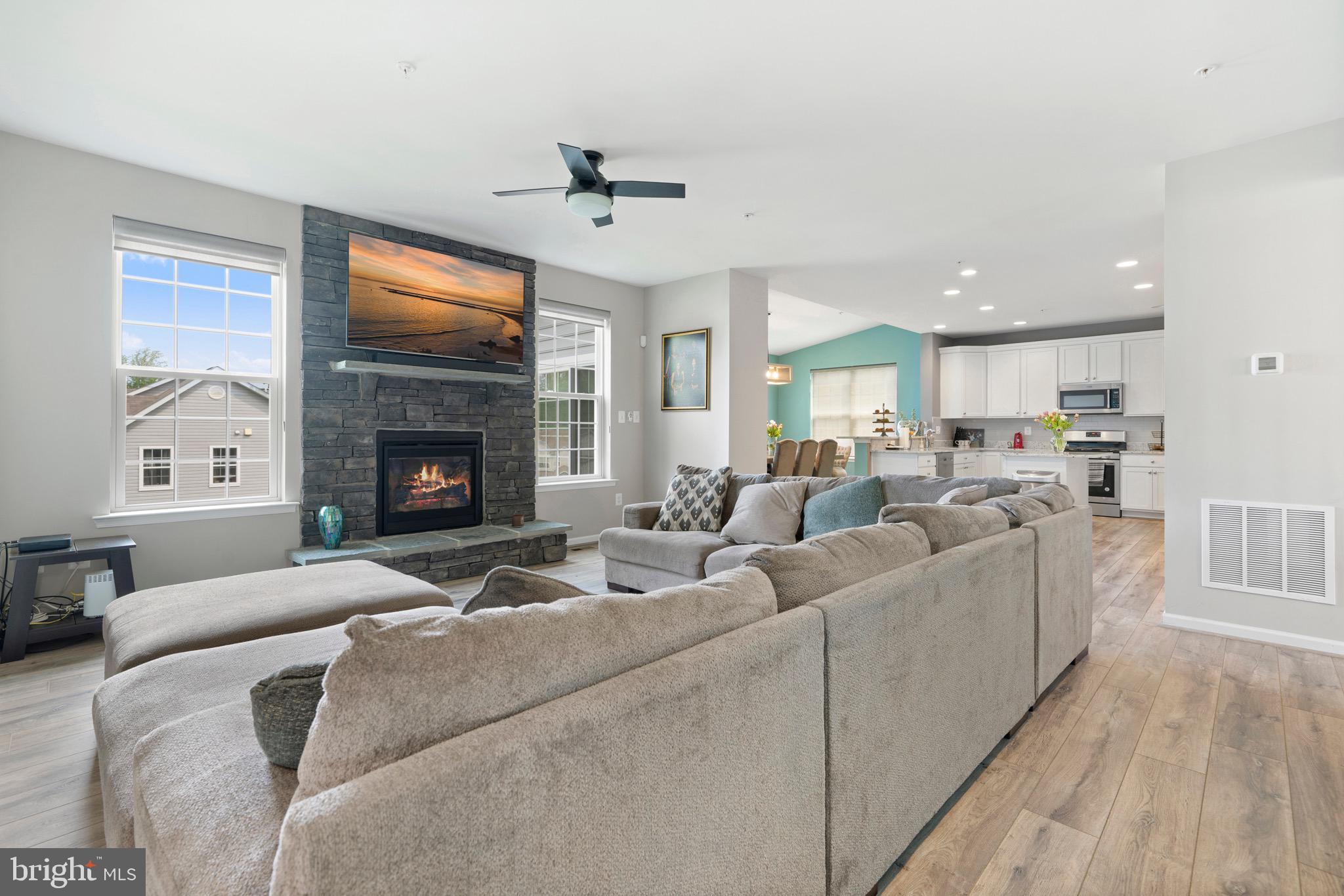 WINDSOR MANOR - Residential