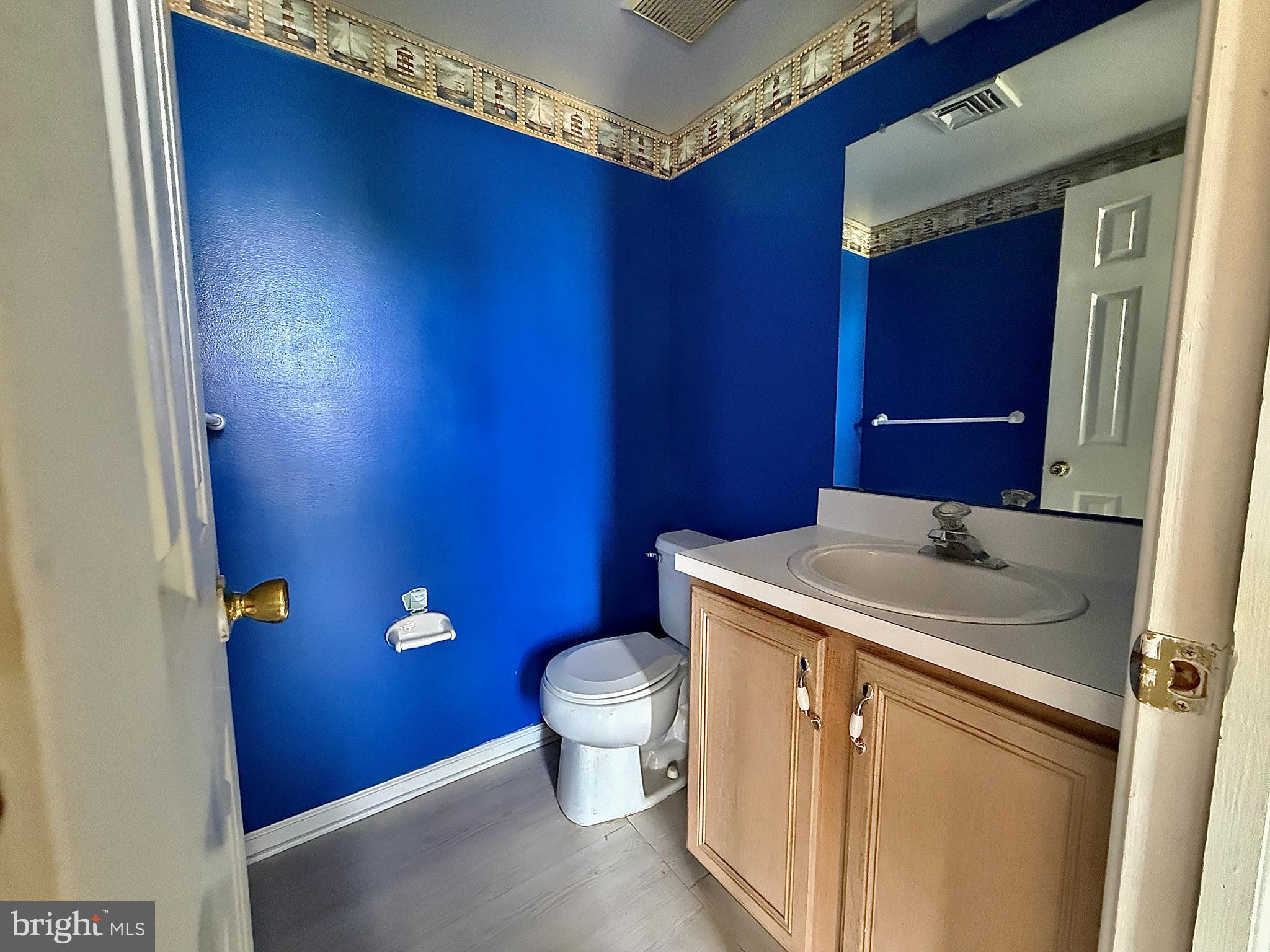 1129 SCHOOL HOUSE LN
