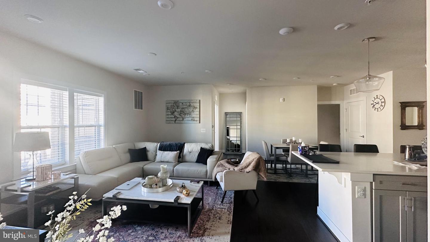 METROPARK AT ARROWBROOK - Residential