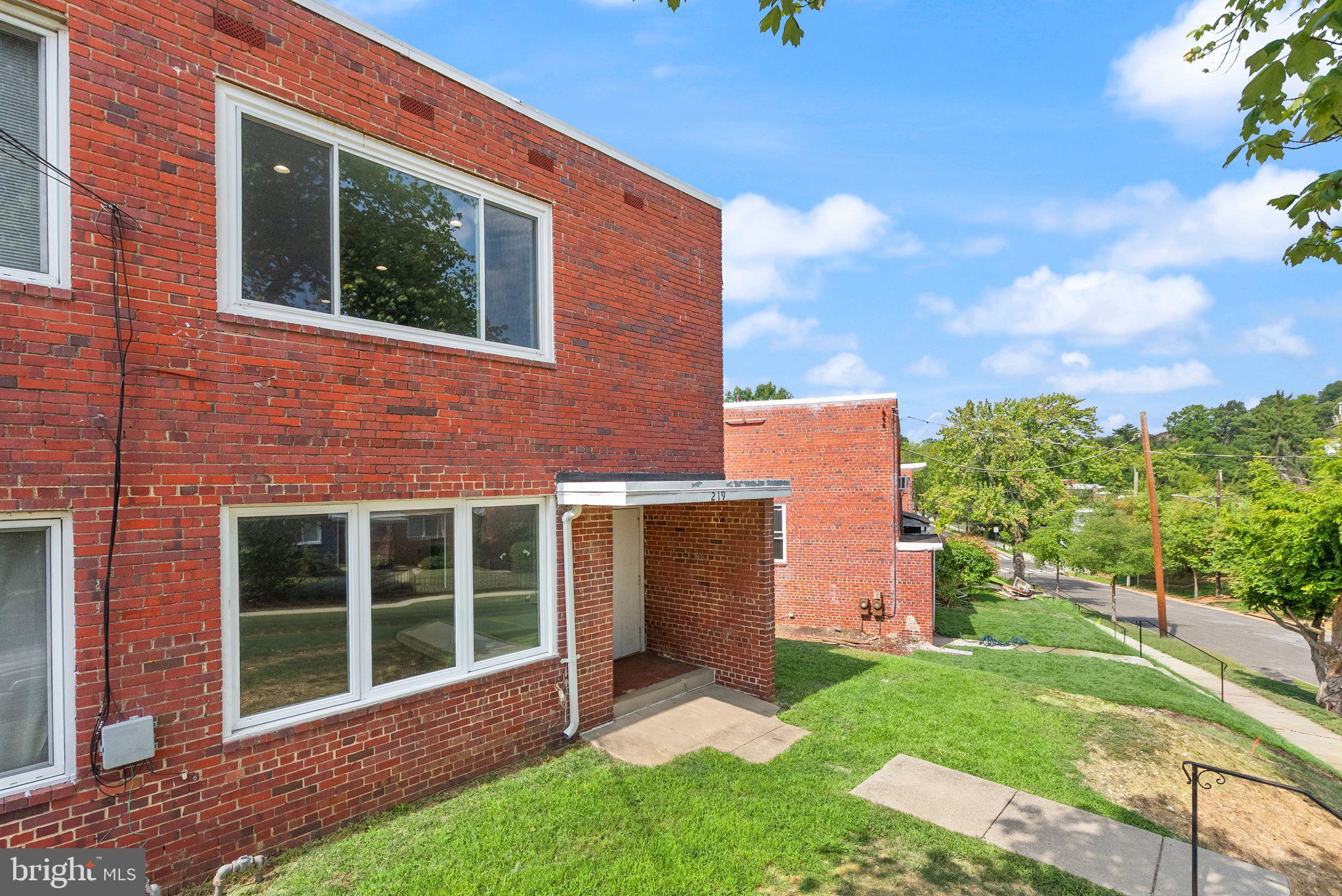 219 WEBSTER STREET NE