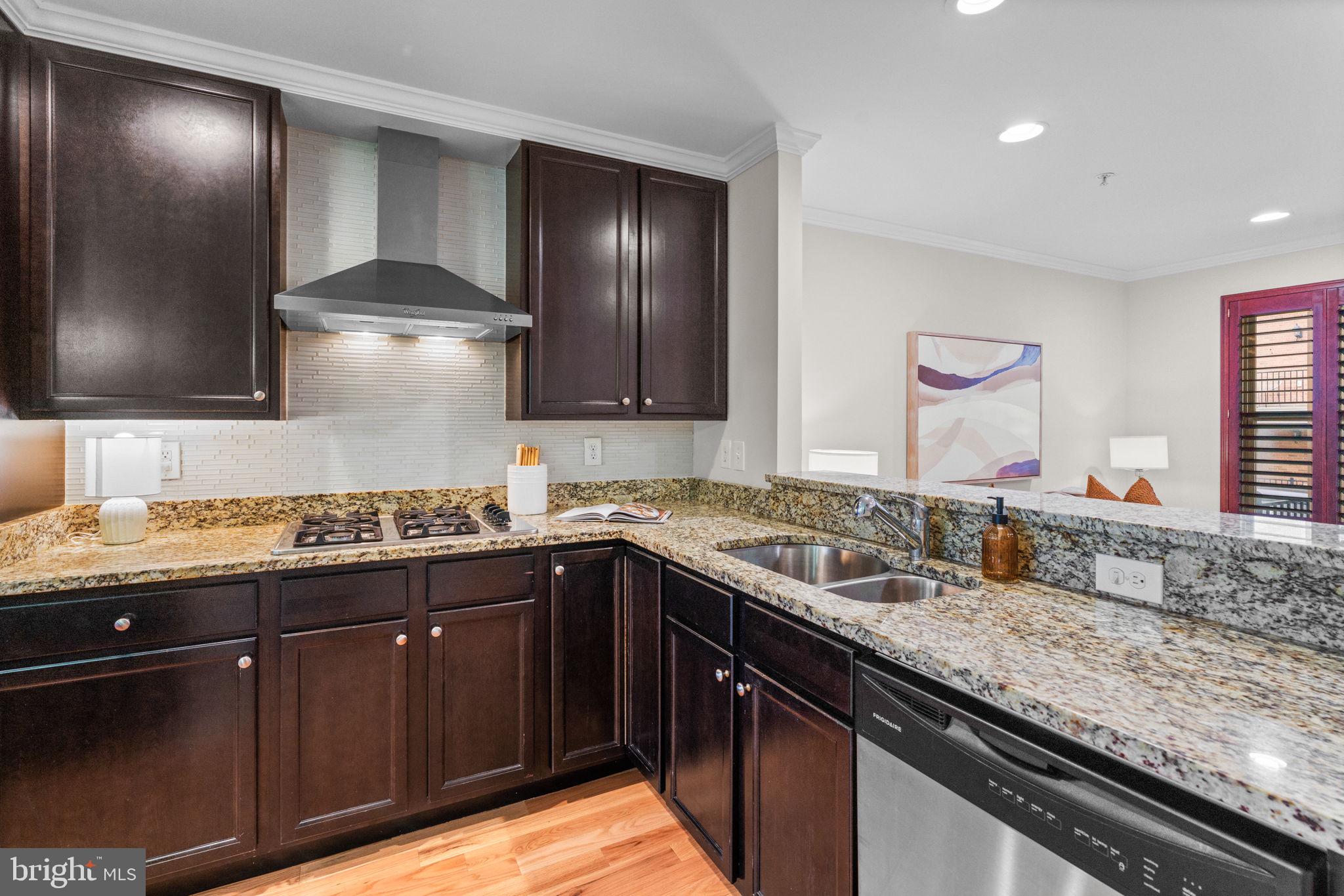 ATHENA SQUARE - Residential