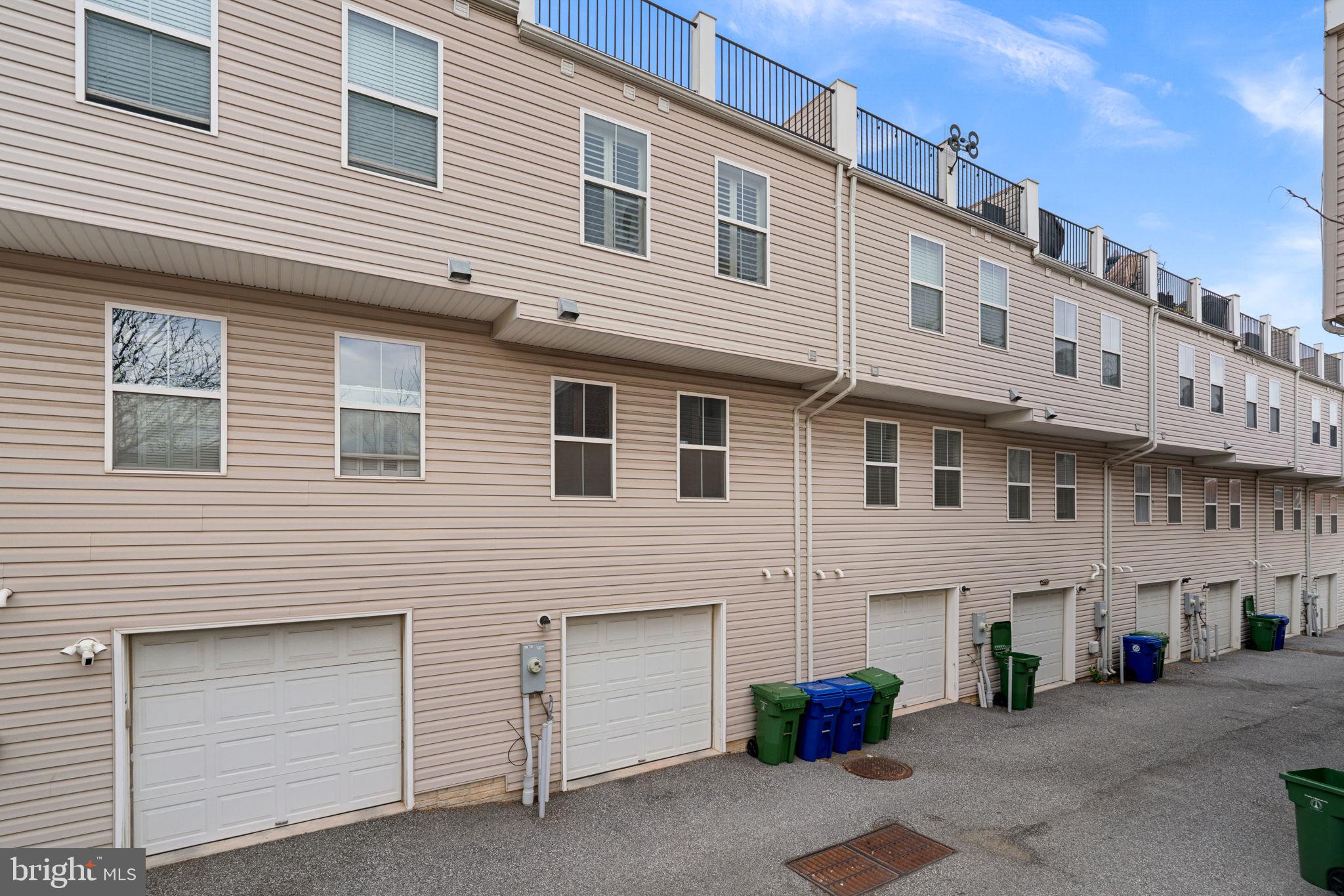 ATHENA SQUARE - Residential