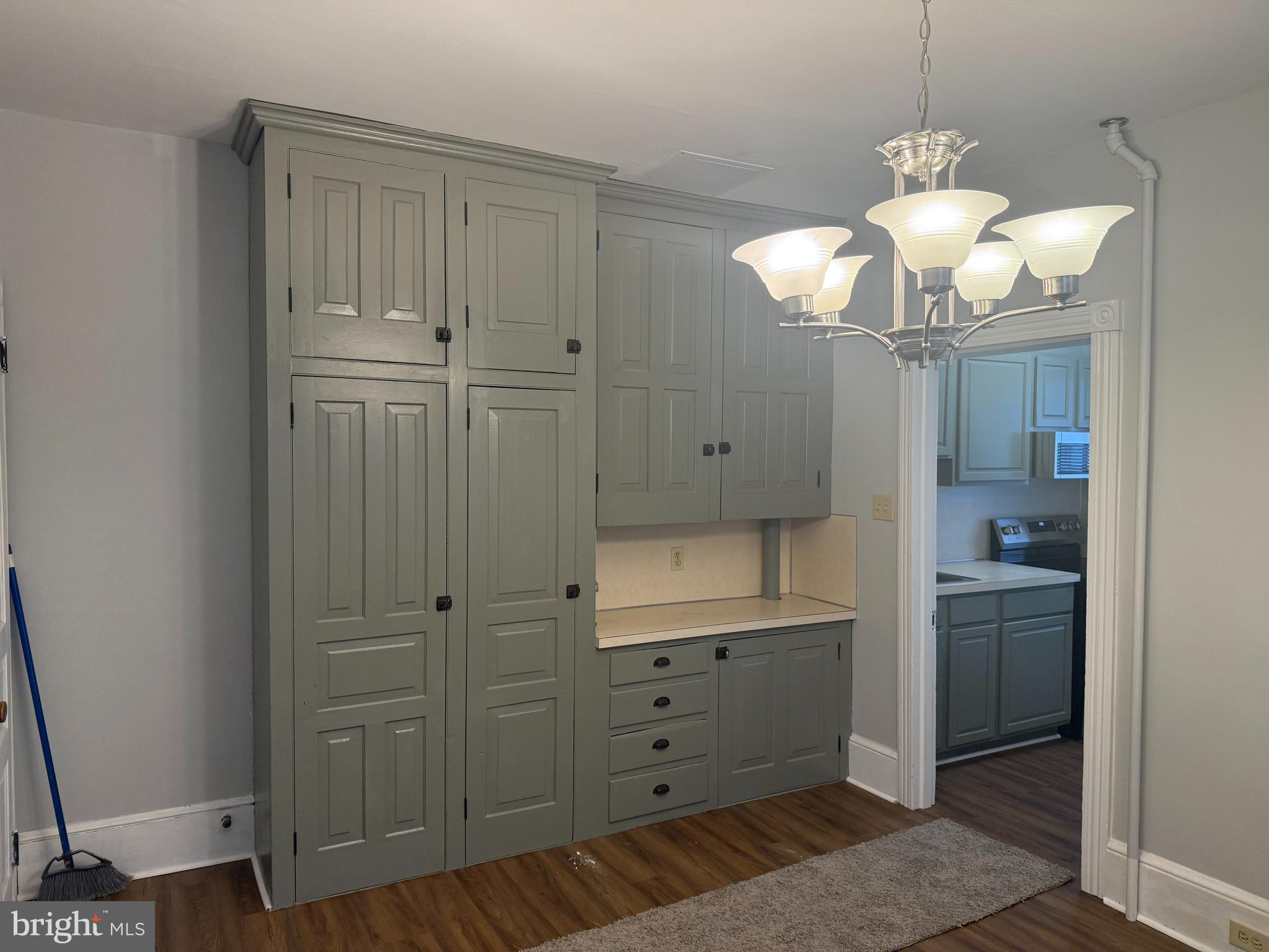 220 S WASHINGTON STREET