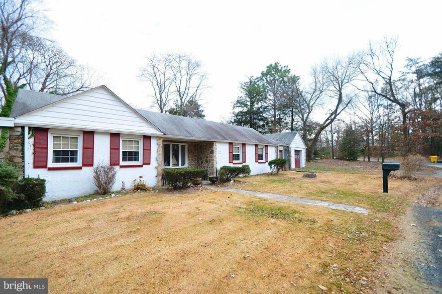 REDUCED FOR QUICK SALE! MOTIVATED SELLERS. RANCER OFFERING CHARACTER THAT NEEDS WORK. SITUATED ON OVER A HALF ACRE CORNER LOT THAT HAS TONS OF POTENTIAL! OFFERS OVER 1700 SQ FT OF LIVING SPACE. MSTR BEDRM W/ FULL BATH. SECOND BEDROOM AS LARGE AS A MSTR BEDRM. TWO FULL BATHS. ONE CAR GARAGE. BEING SOLD AS IS. HURRY BEFORE IT'S GONE. PRICE AS LOW AS A TOWNHOME! WATER PRIVILEDGED COMMUNITY!