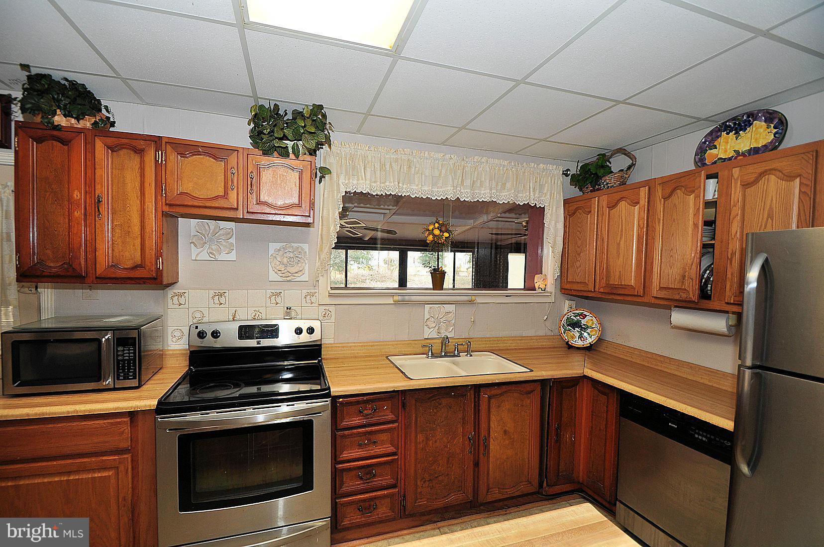 LAUREL ACRES - Residential