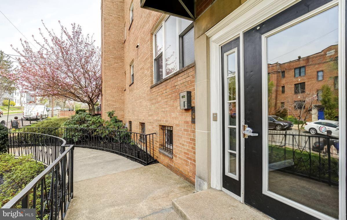 401 EVARTS STREET NE 303