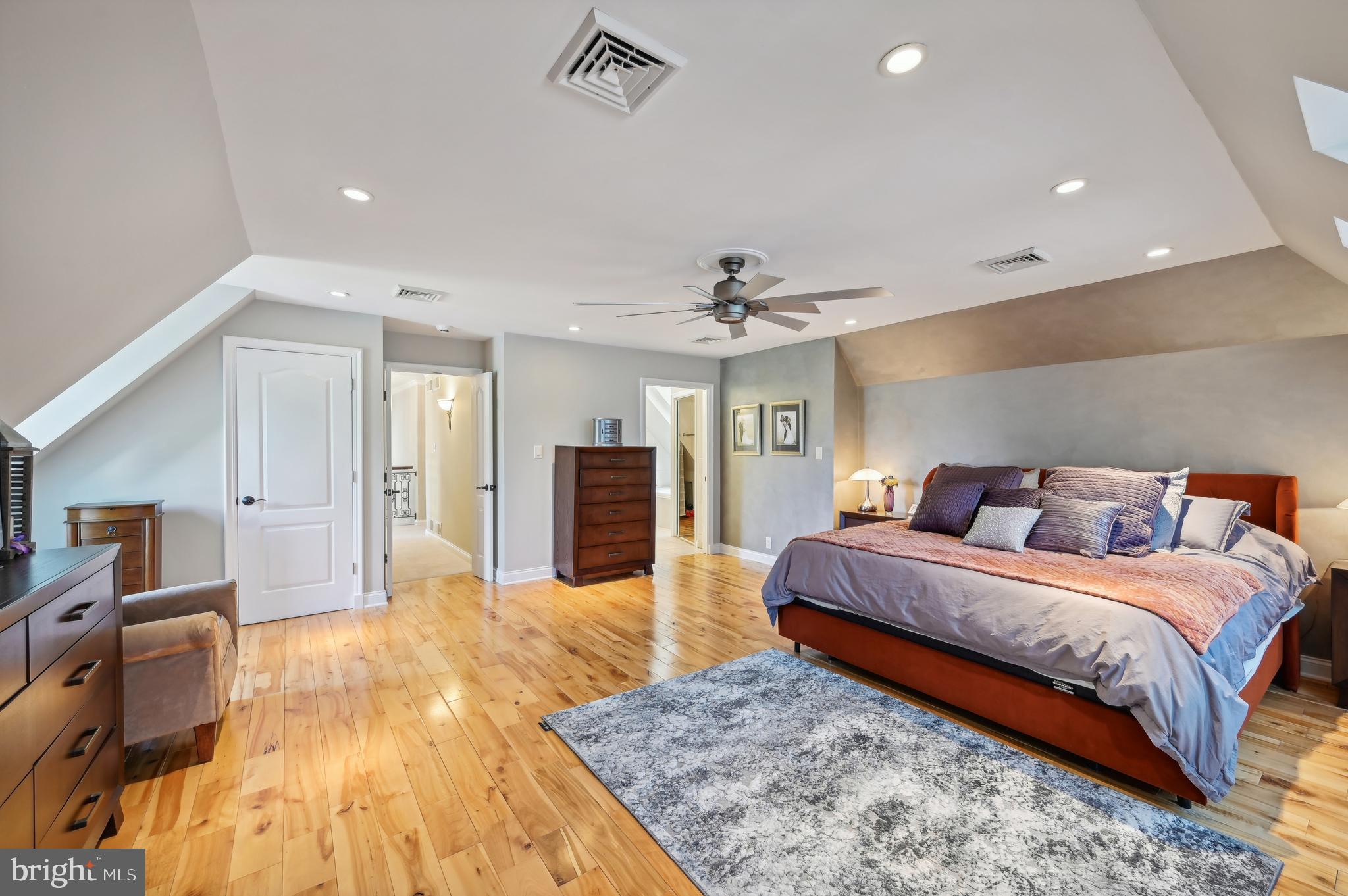 MANORS OF OAKWOOD - Residential