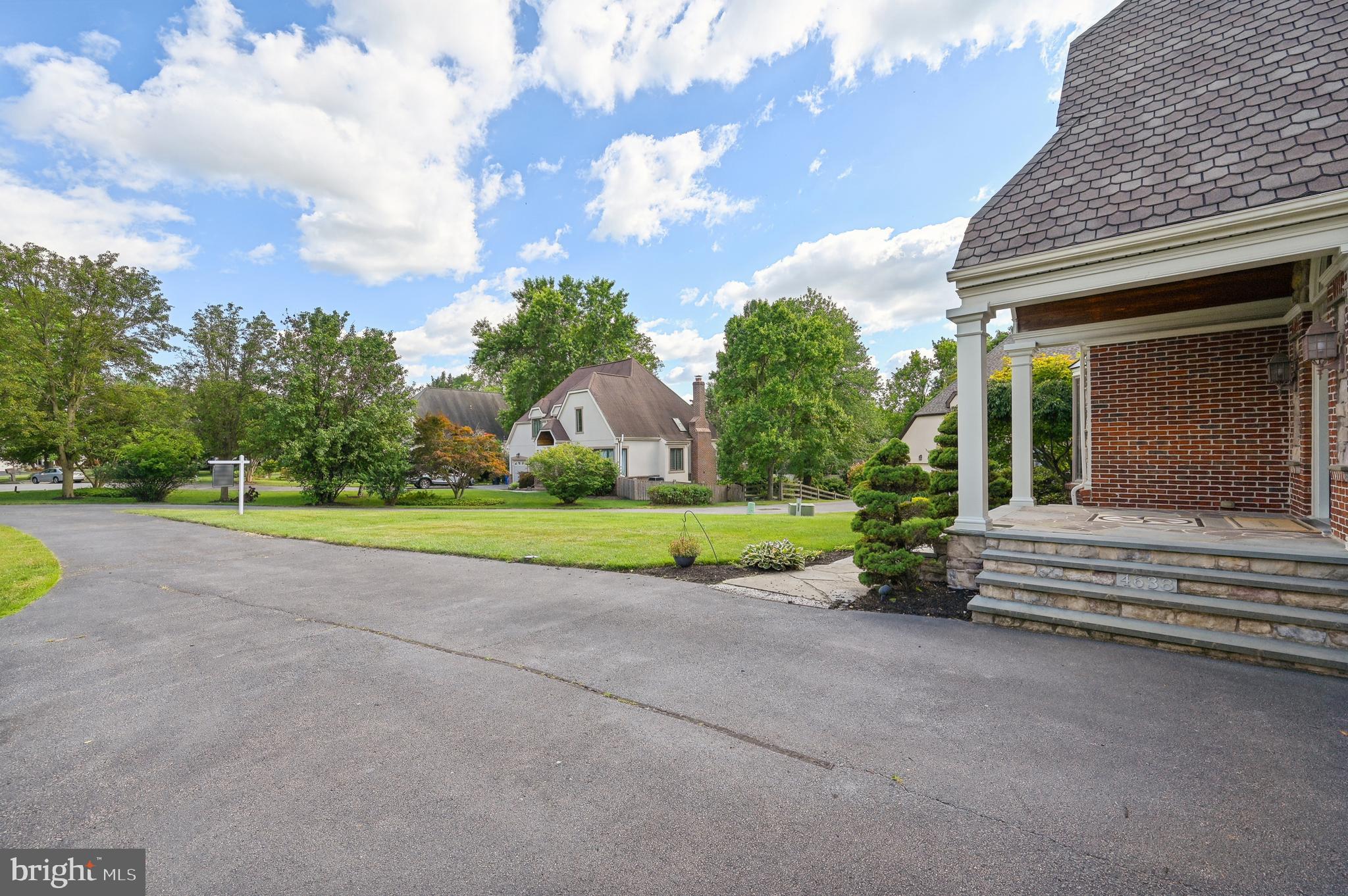 MANORS OF OAKWOOD - Residential