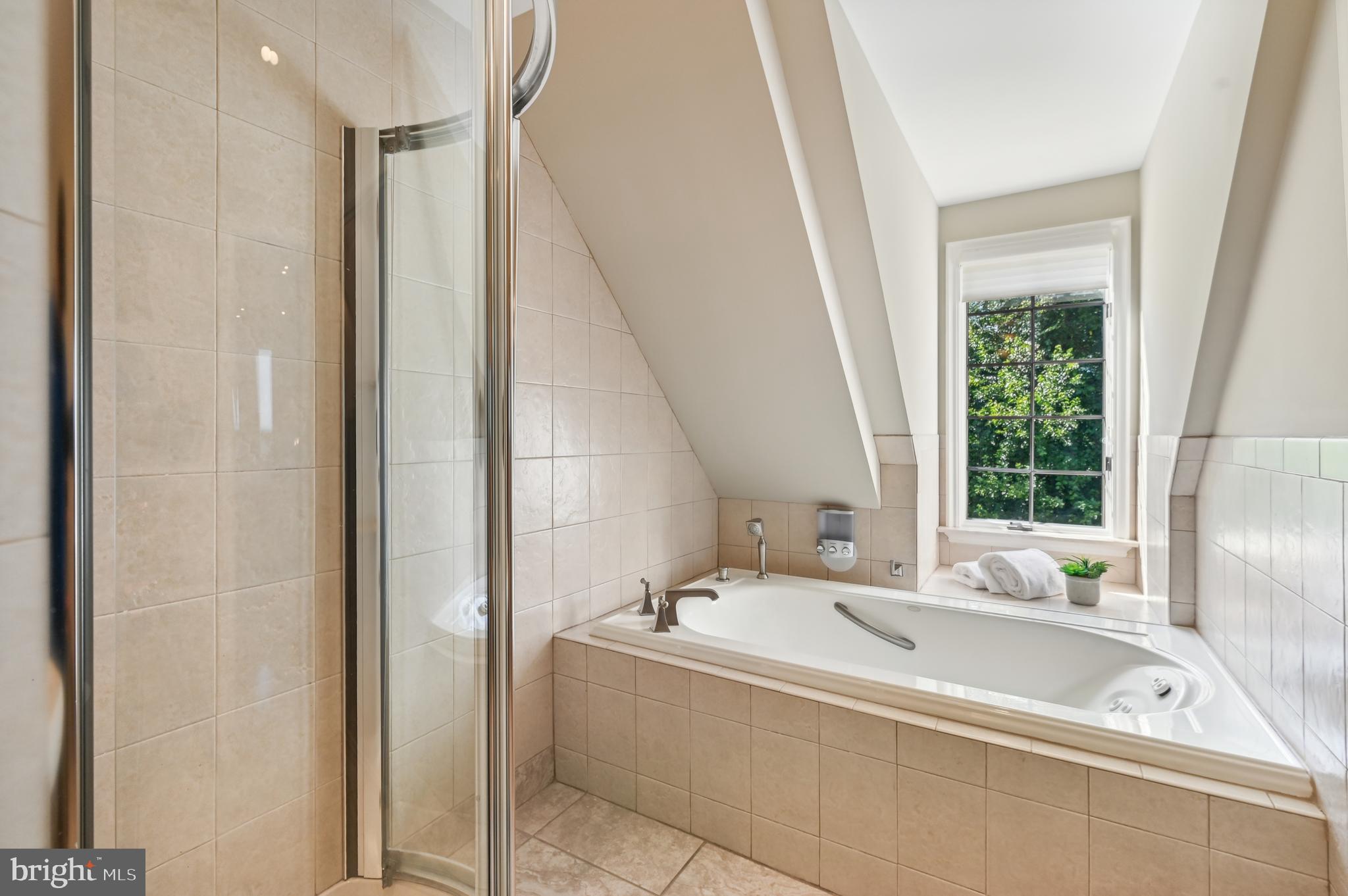 MANORS OF OAKWOOD - Residential