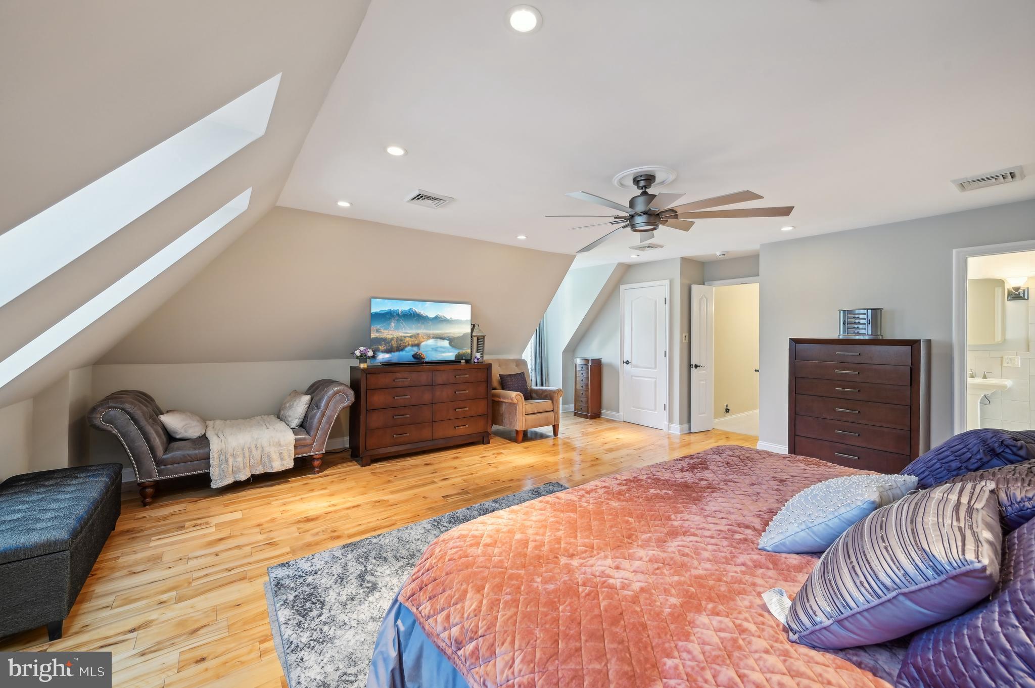 MANORS OF OAKWOOD - Residential