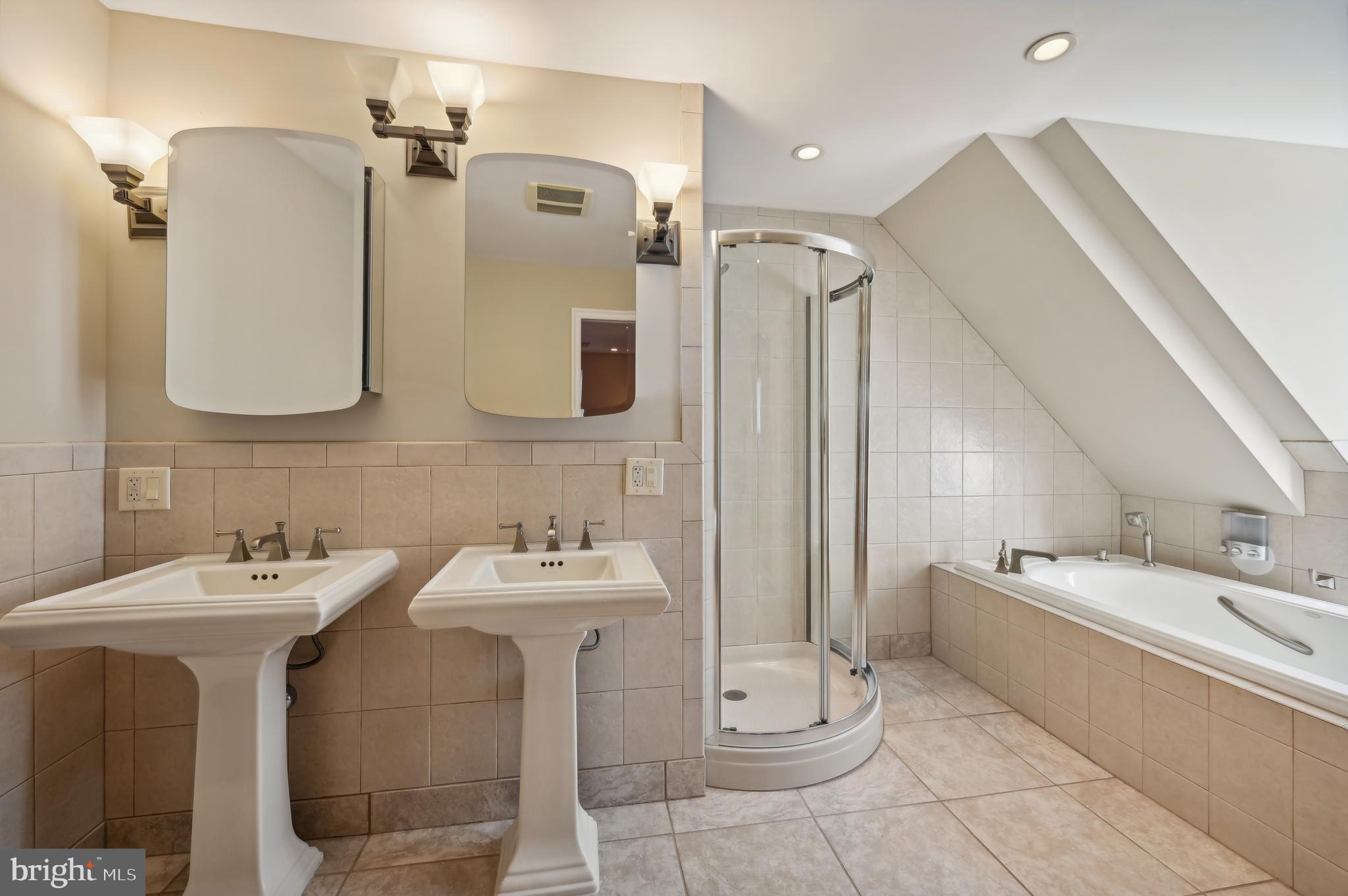 MANORS OF OAKWOOD - Residential