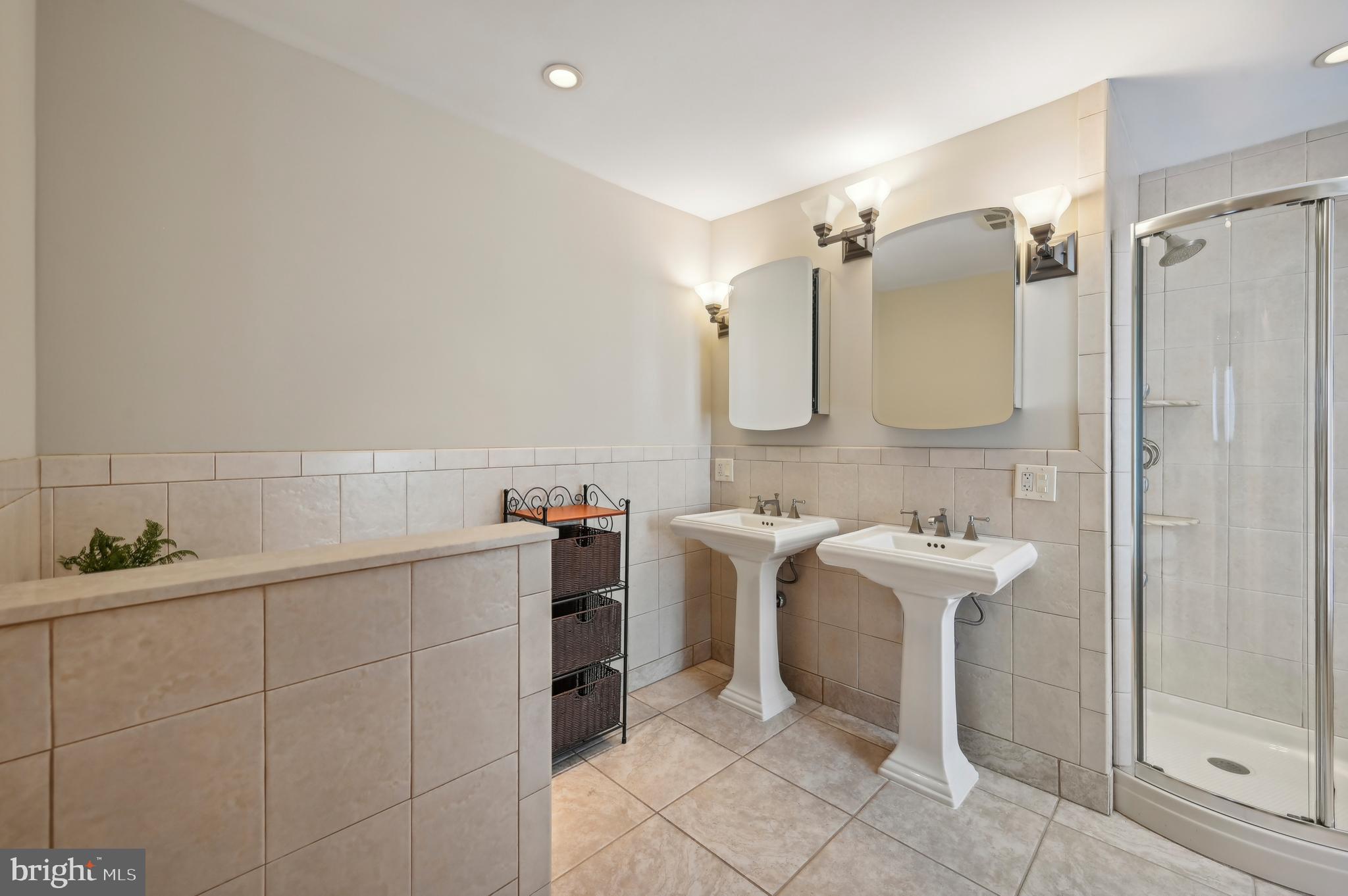 MANORS OF OAKWOOD - Residential