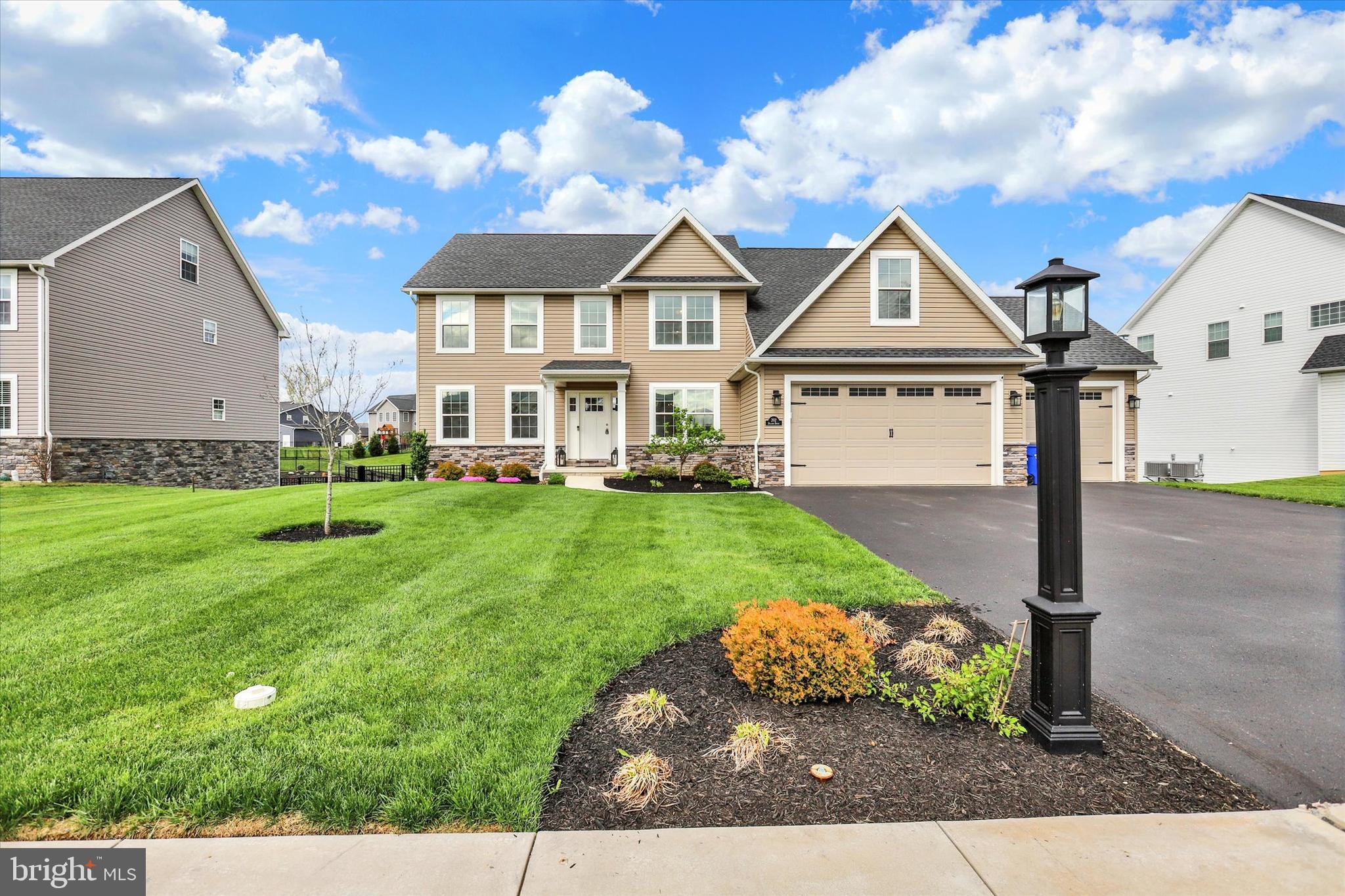 HERITAGE ESTATES WEST - Residential