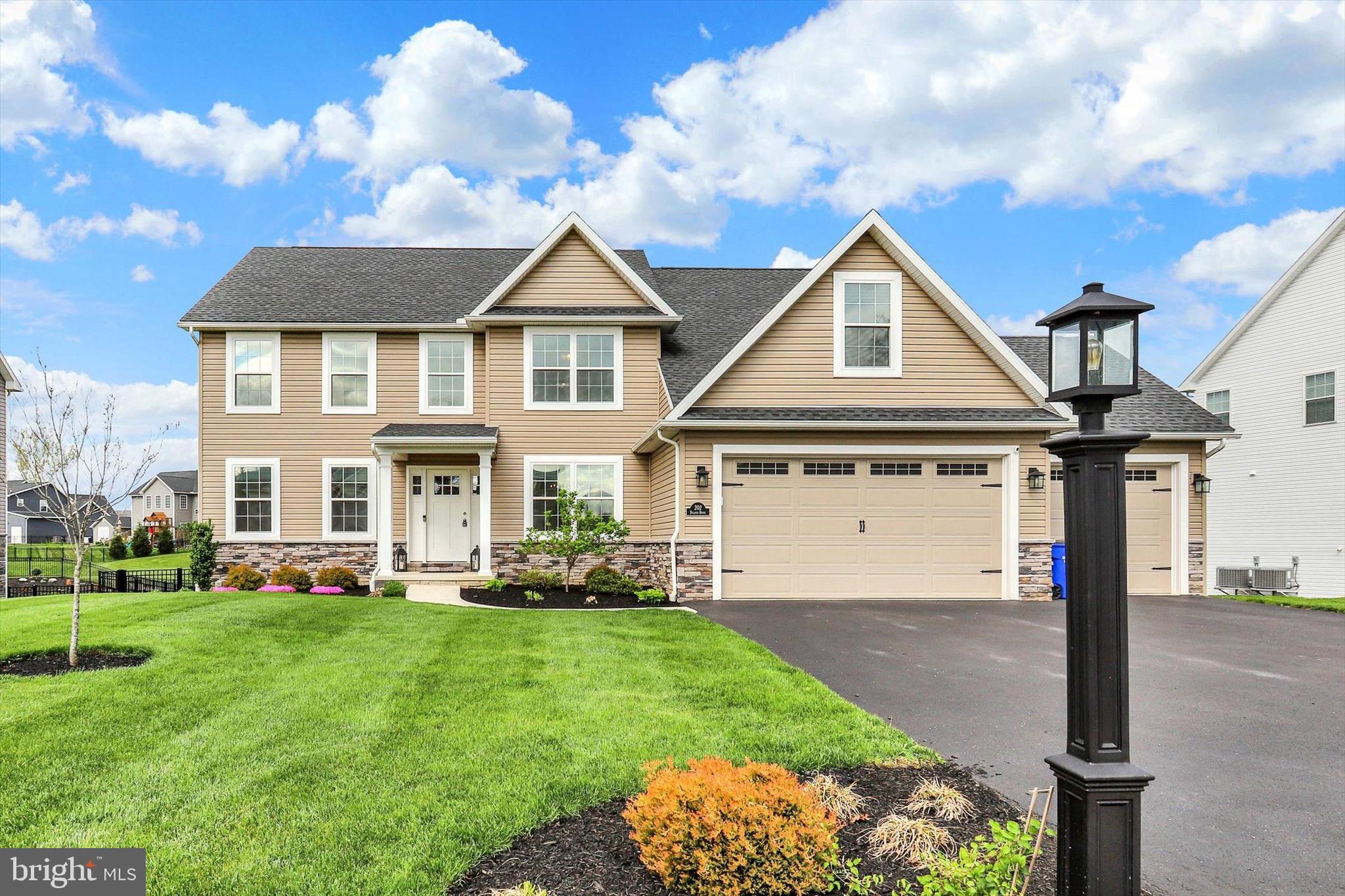 HERITAGE ESTATES WEST - Residential