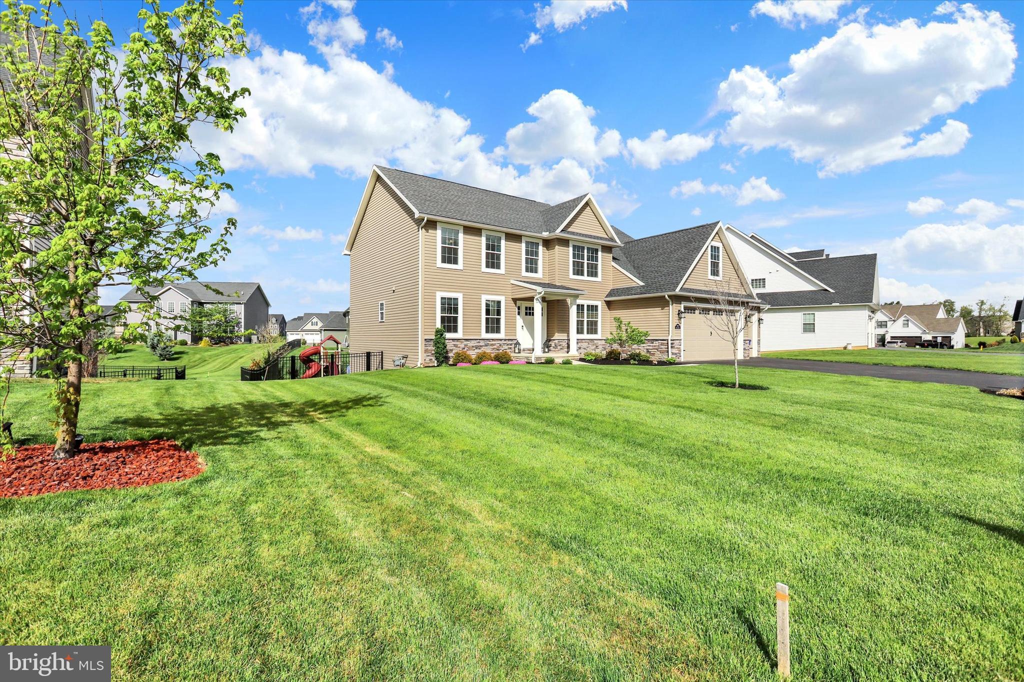 HERITAGE ESTATES WEST - Residential