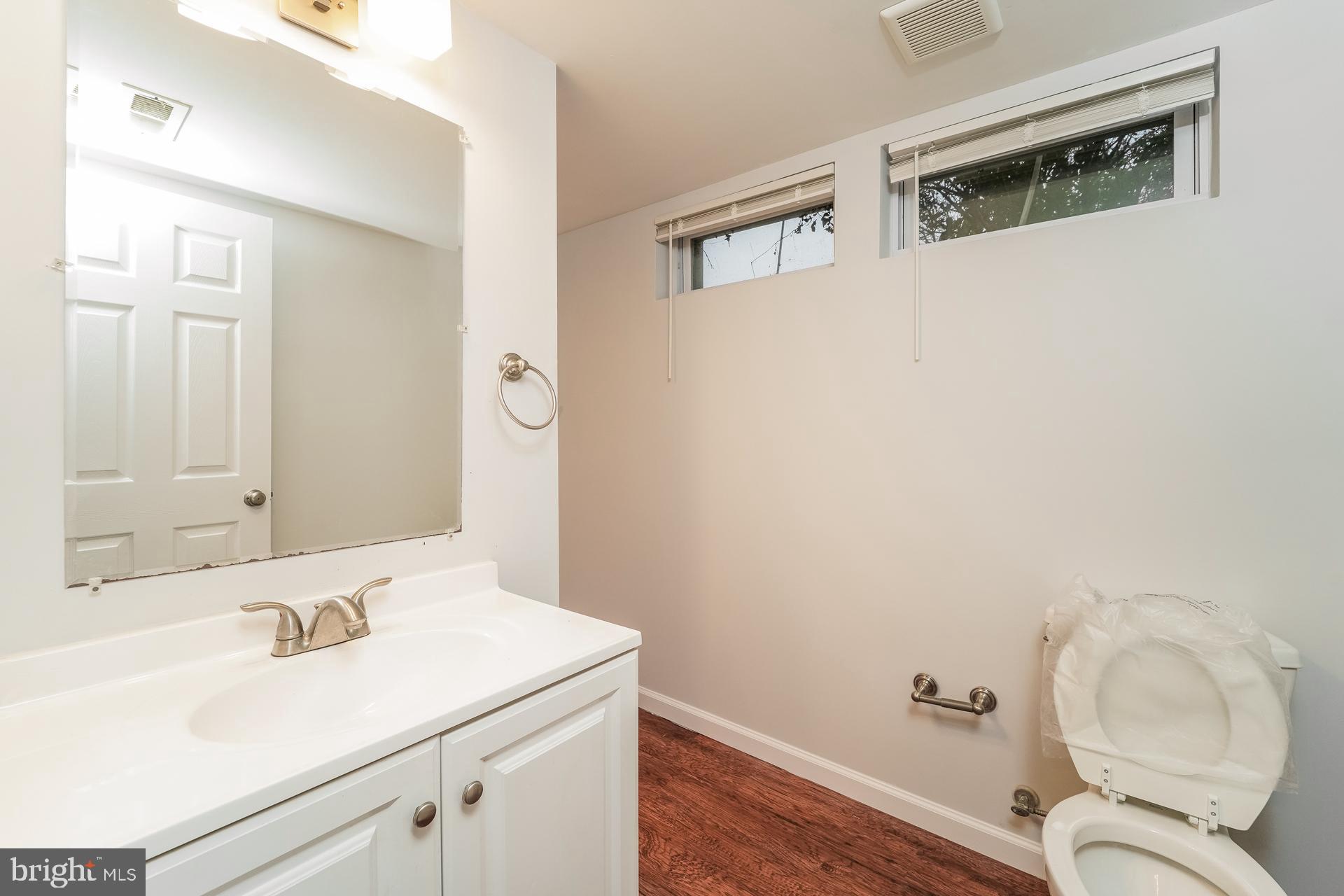 HOLLAND HILL - Residential Lease