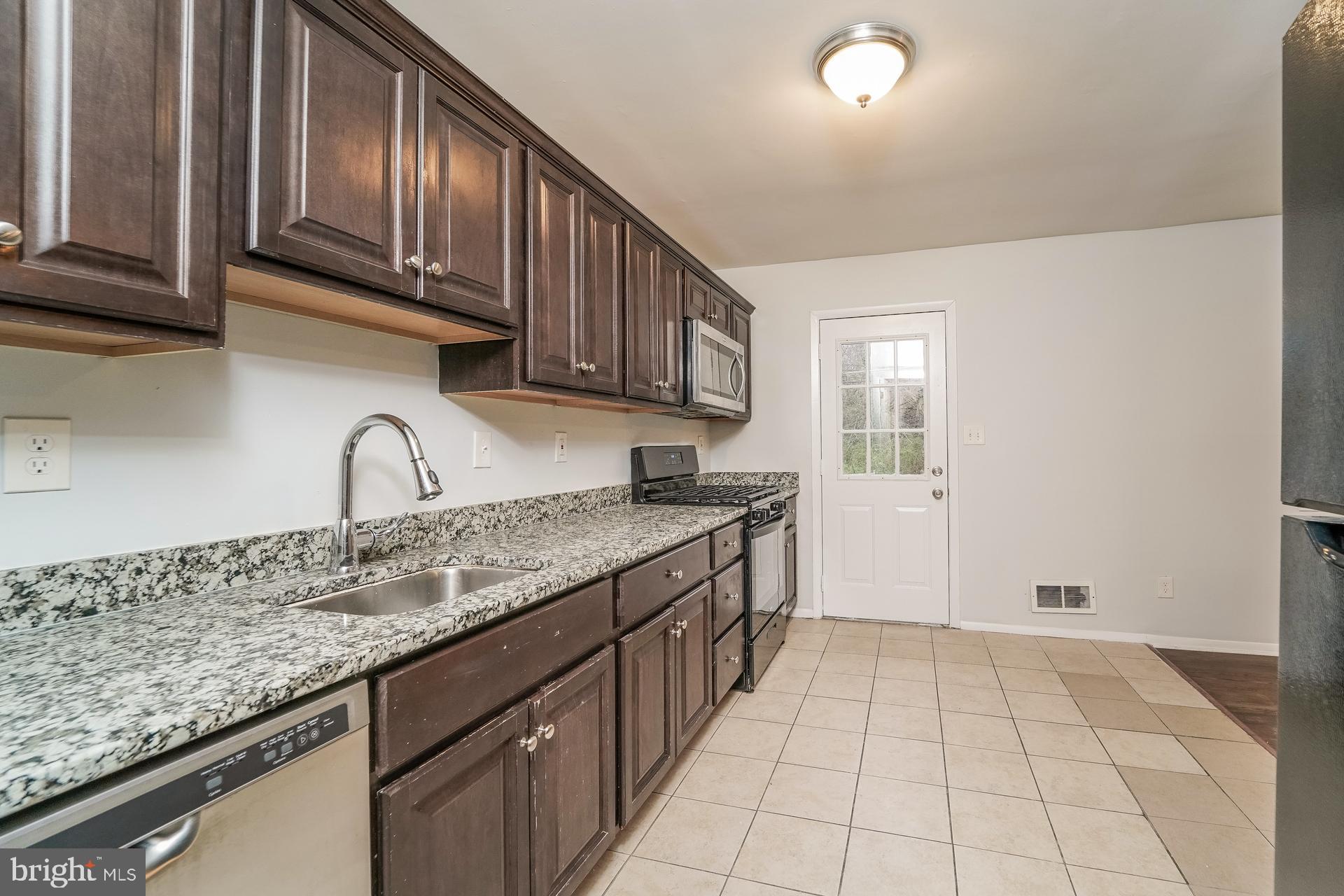 HOLLAND HILL - Residential Lease