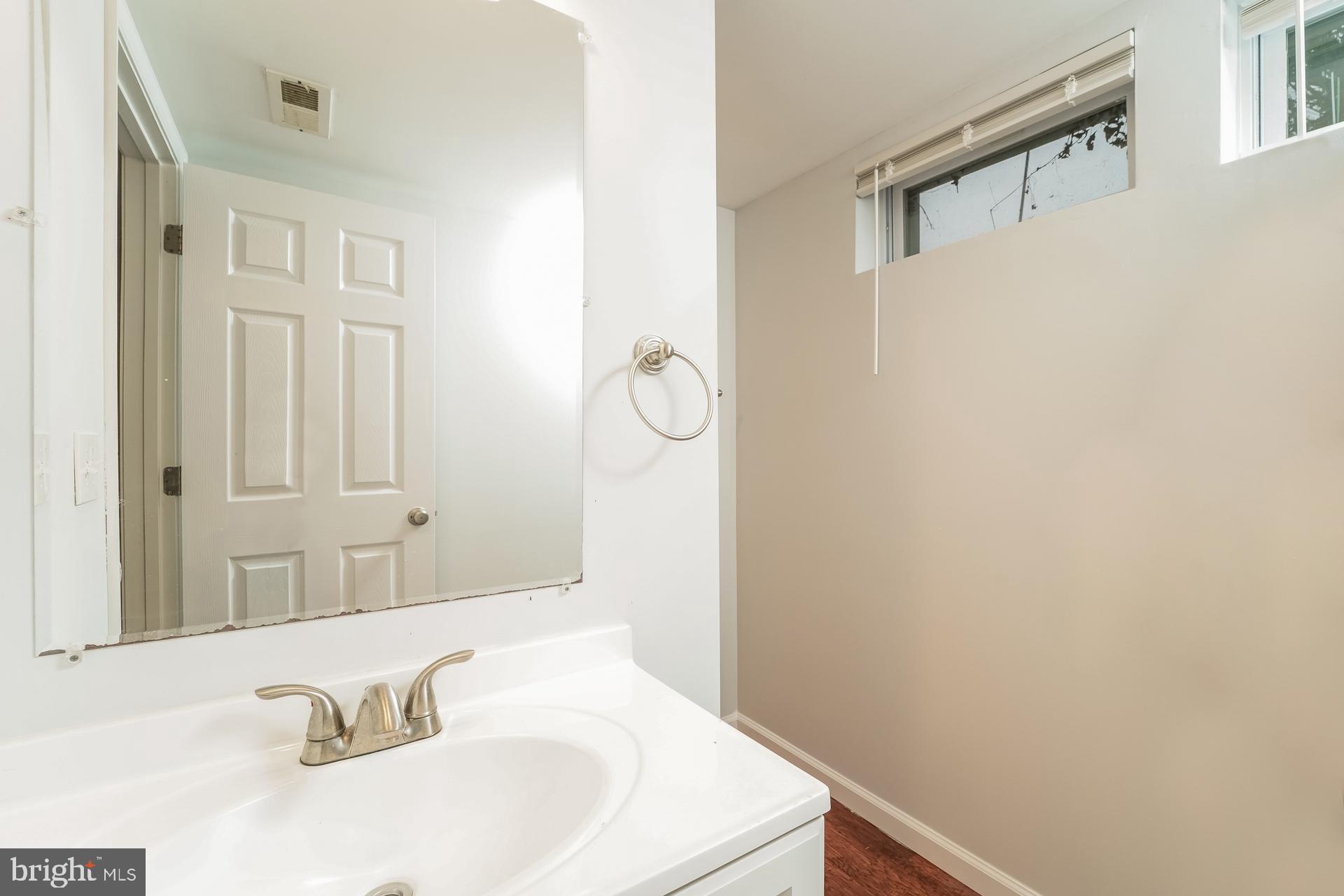 HOLLAND HILL - Residential Lease