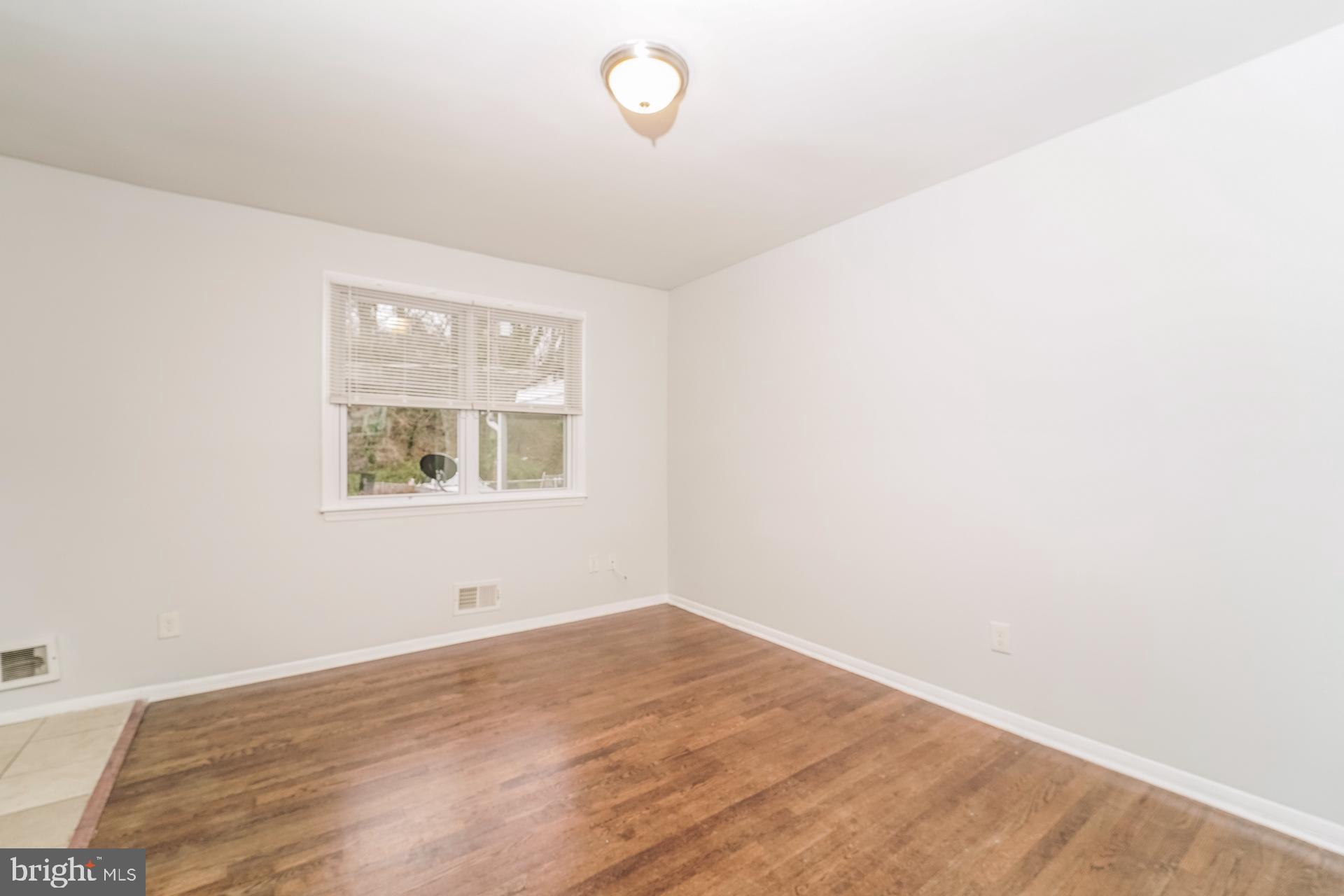 HOLLAND HILL - Residential Lease