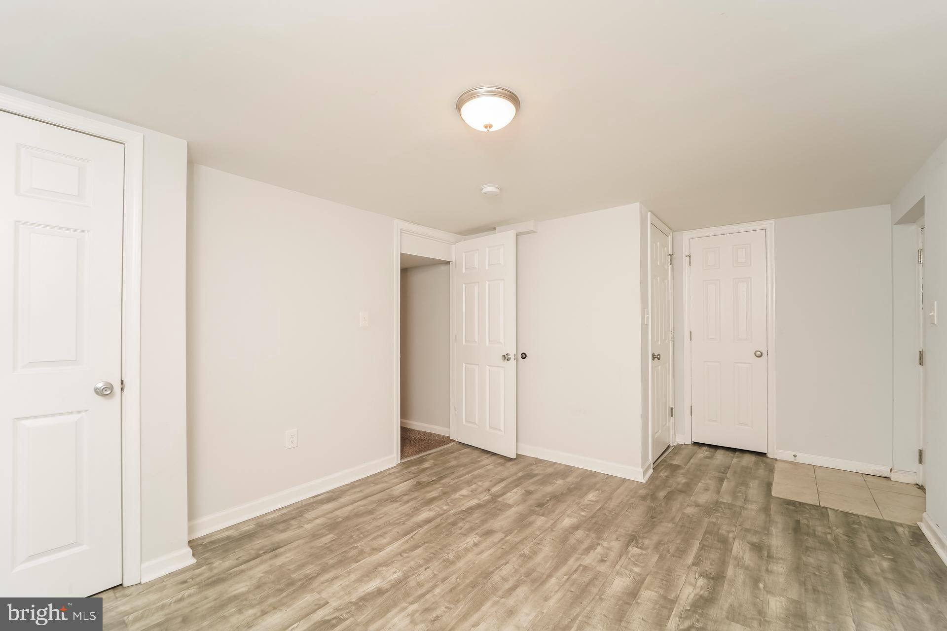 HOLLAND HILL - Residential Lease