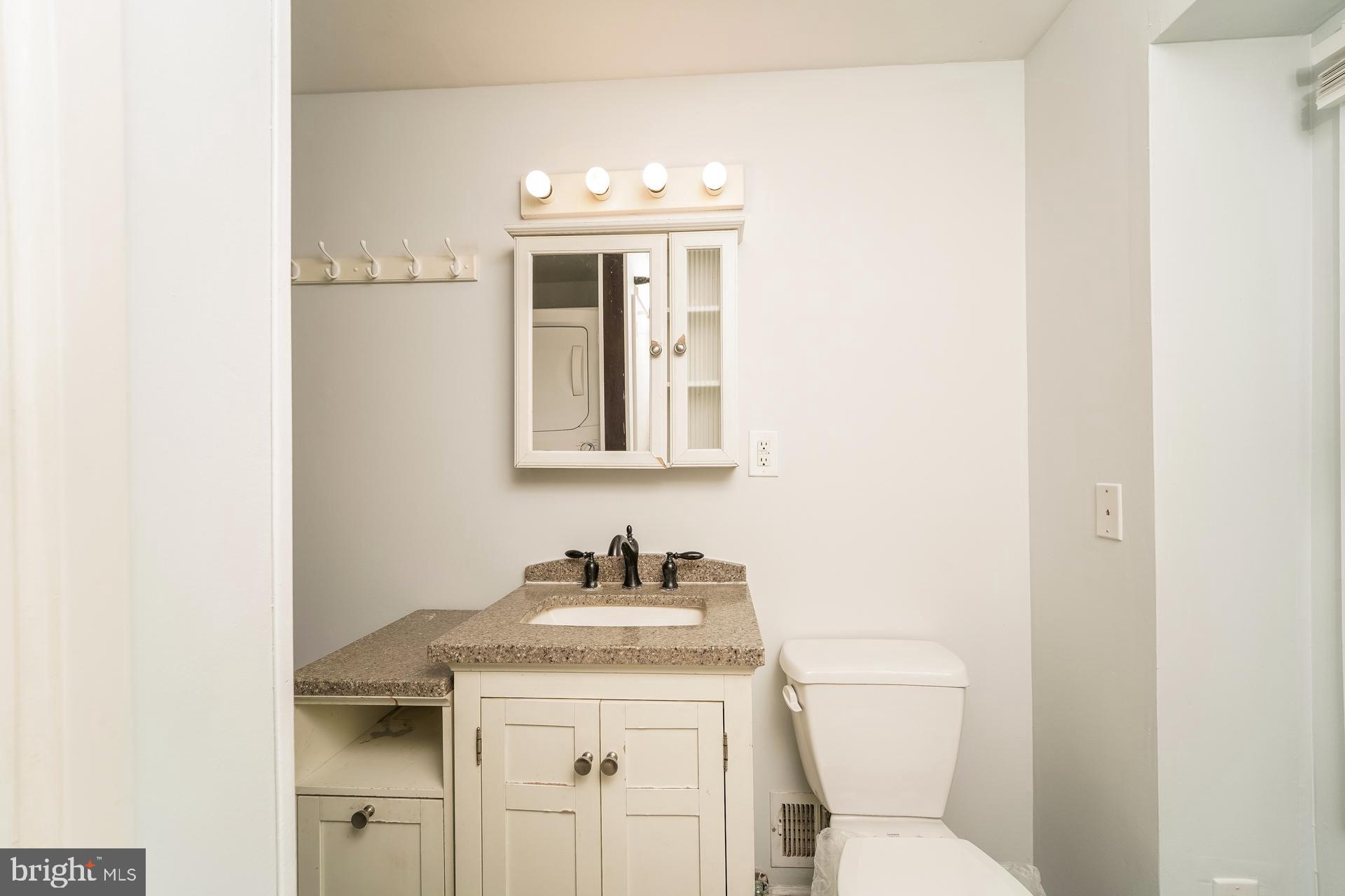 HOLLAND HILL - Residential Lease