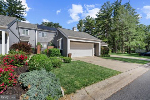 Townhouse For Sale - 20668 Highland Hall Drive<br/> GAITHERSBURG, MD 20886