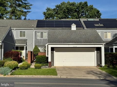Townhouse For Sale - 20668 Highland Hall Drive<br/> GAITHERSBURG, MD 20886