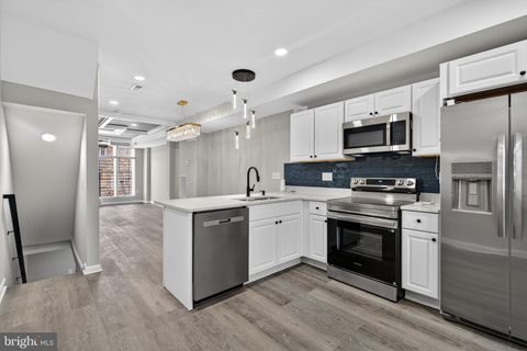 Townhouse For Sale - 408 S Gilmor Street<br/> BALTIMORE, MD 21223