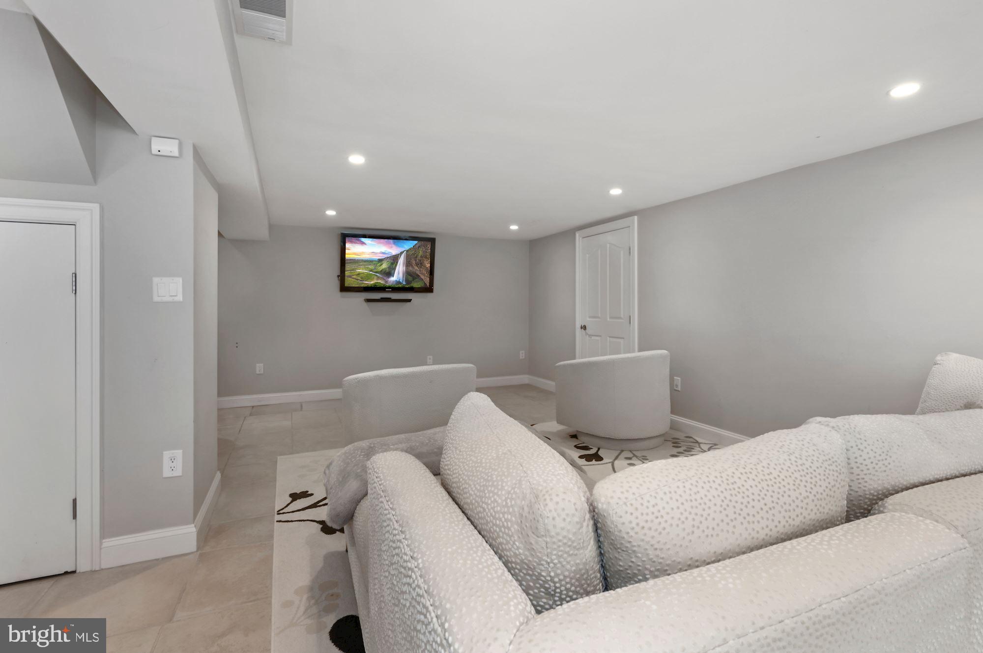 BRADLEY WOODS - Residential Lease