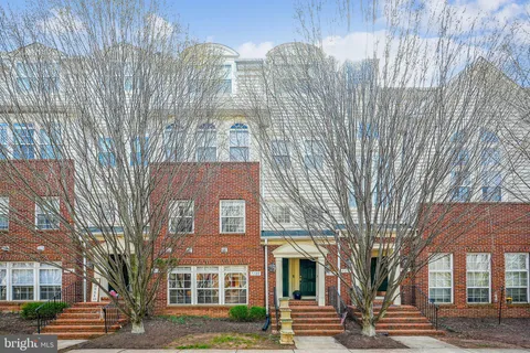 7180 Little Thames Drive, Gainesville, VA MLS: VAPW2090452