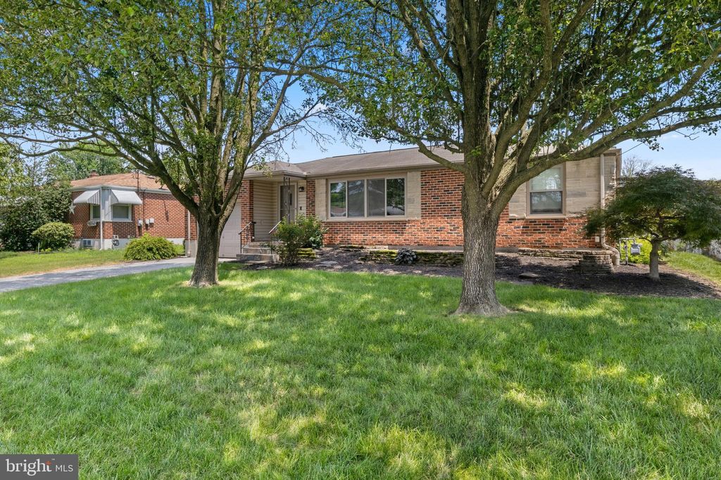 Photo of 2655 Clearbrook Boulevard, YORK, PA 17406 (MLS # PAYK2090598)
