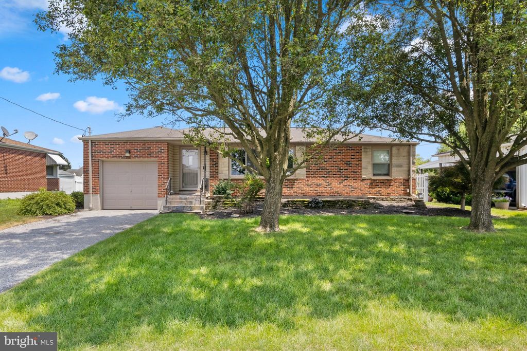 Photo of 2655 Clearbrook Boulevard, YORK, PA 17406 (MLS # PAYK2090598)