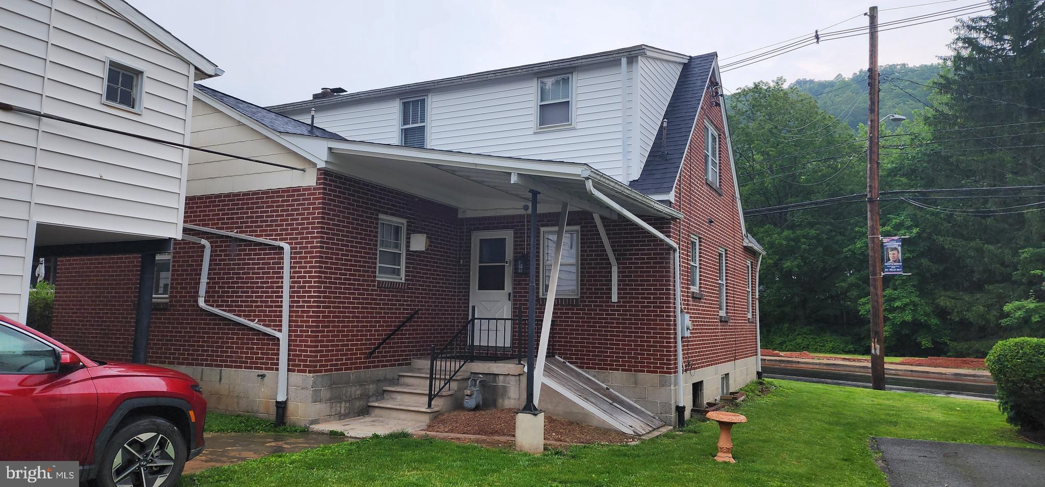 61 1/2 E MAIN STREET