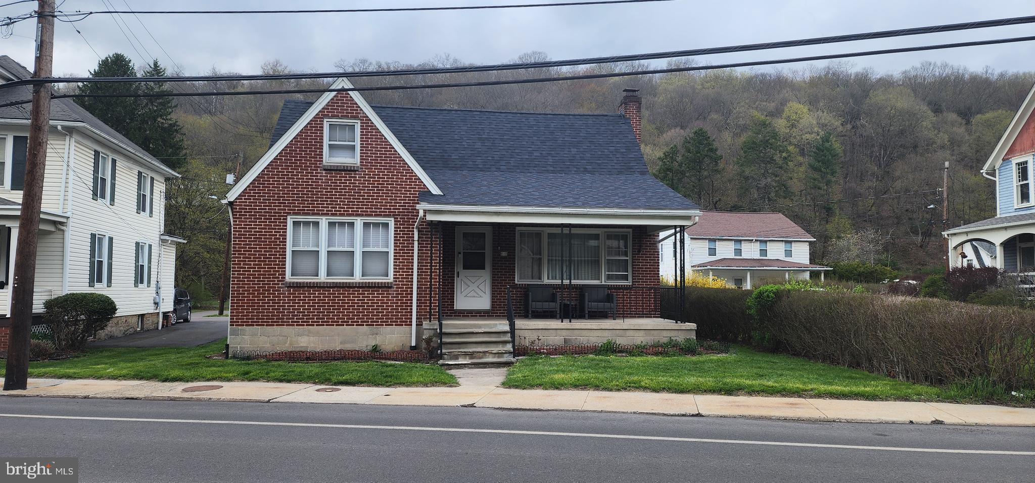 61 1/2 E MAIN STREET
