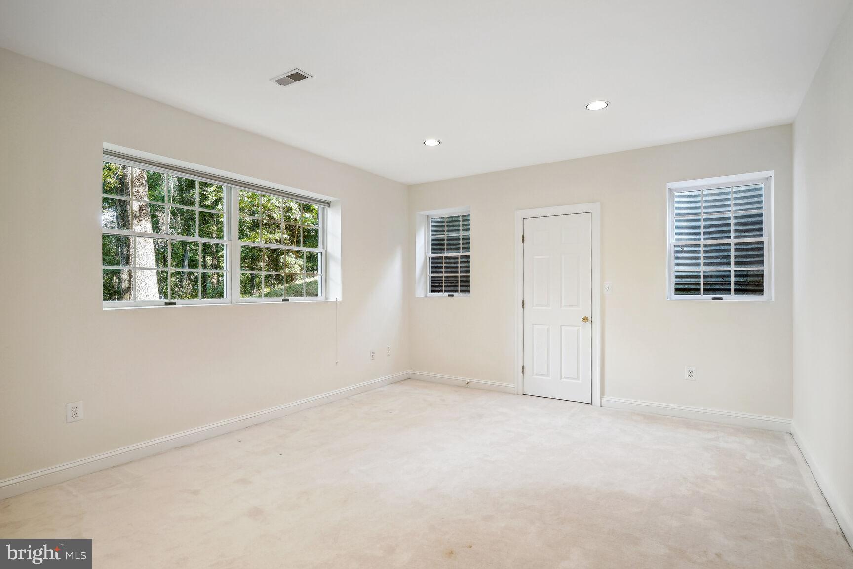 PINE KNOLLS - Residential