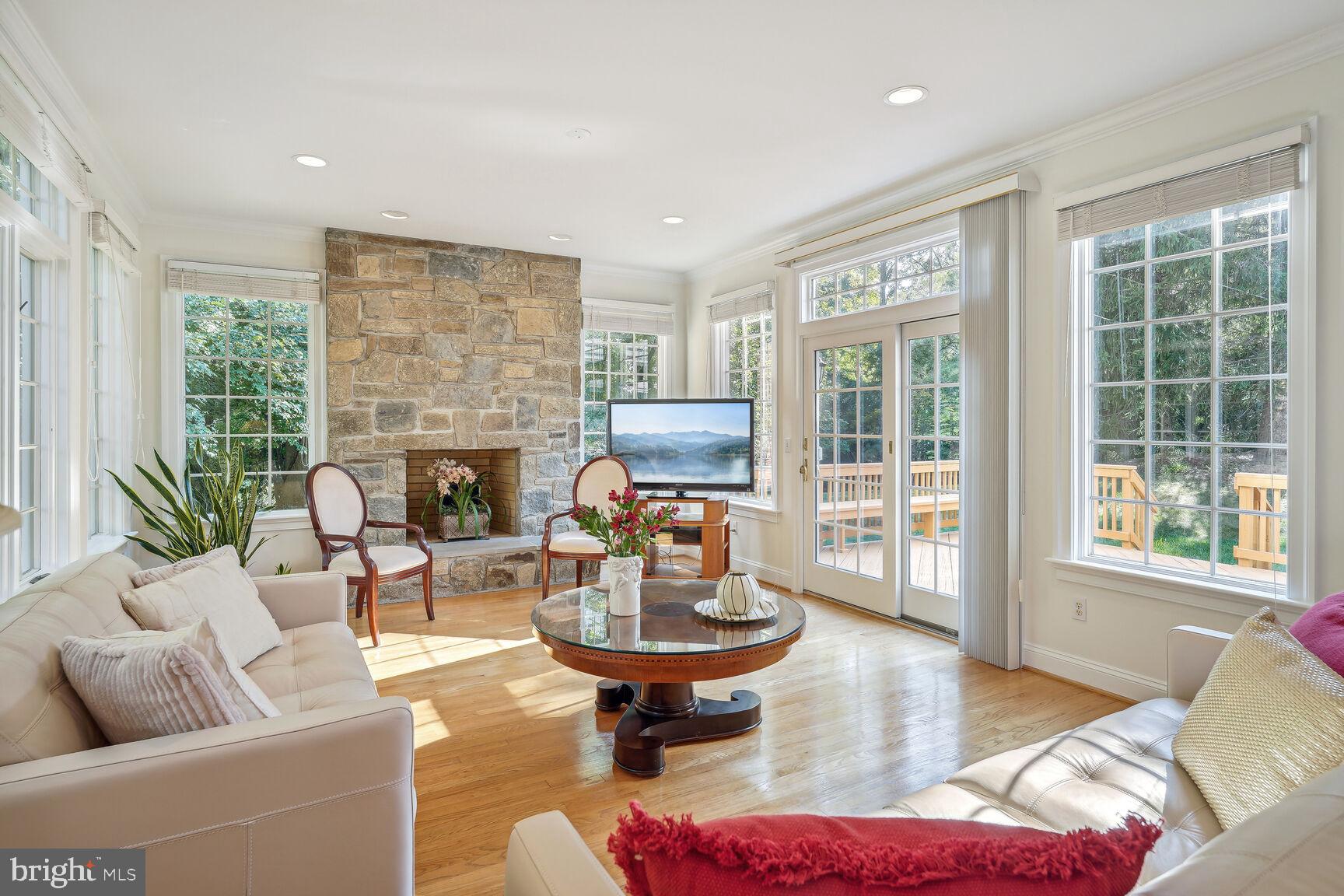 PINE KNOLLS - Residential