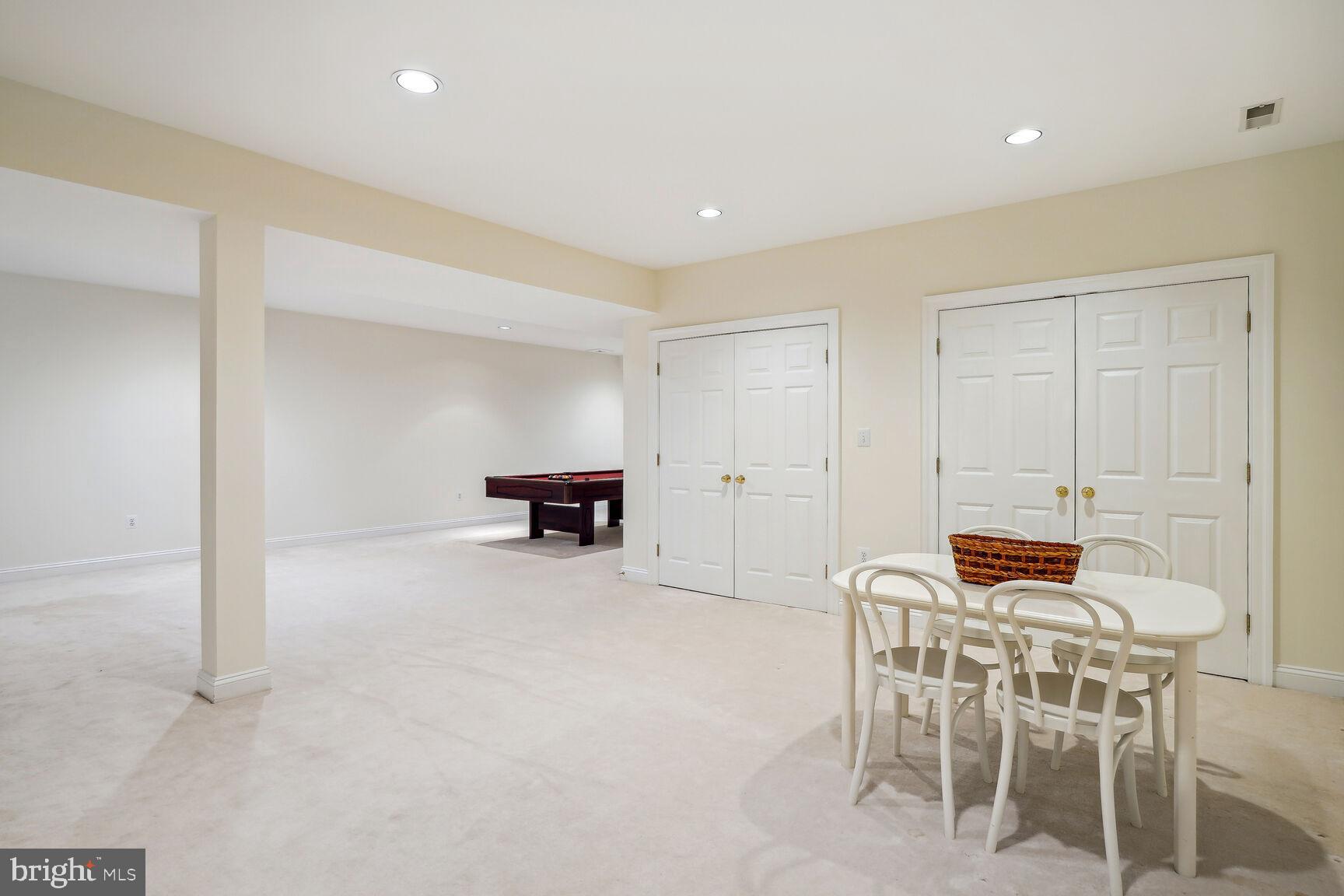 PINE KNOLLS - Residential