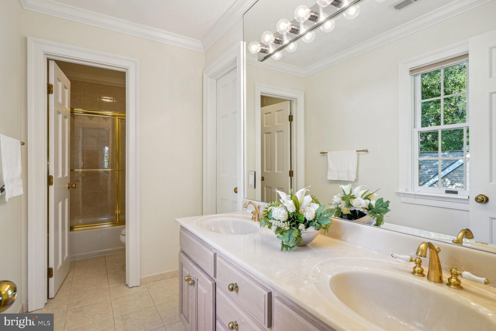 PINE KNOLLS - Residential