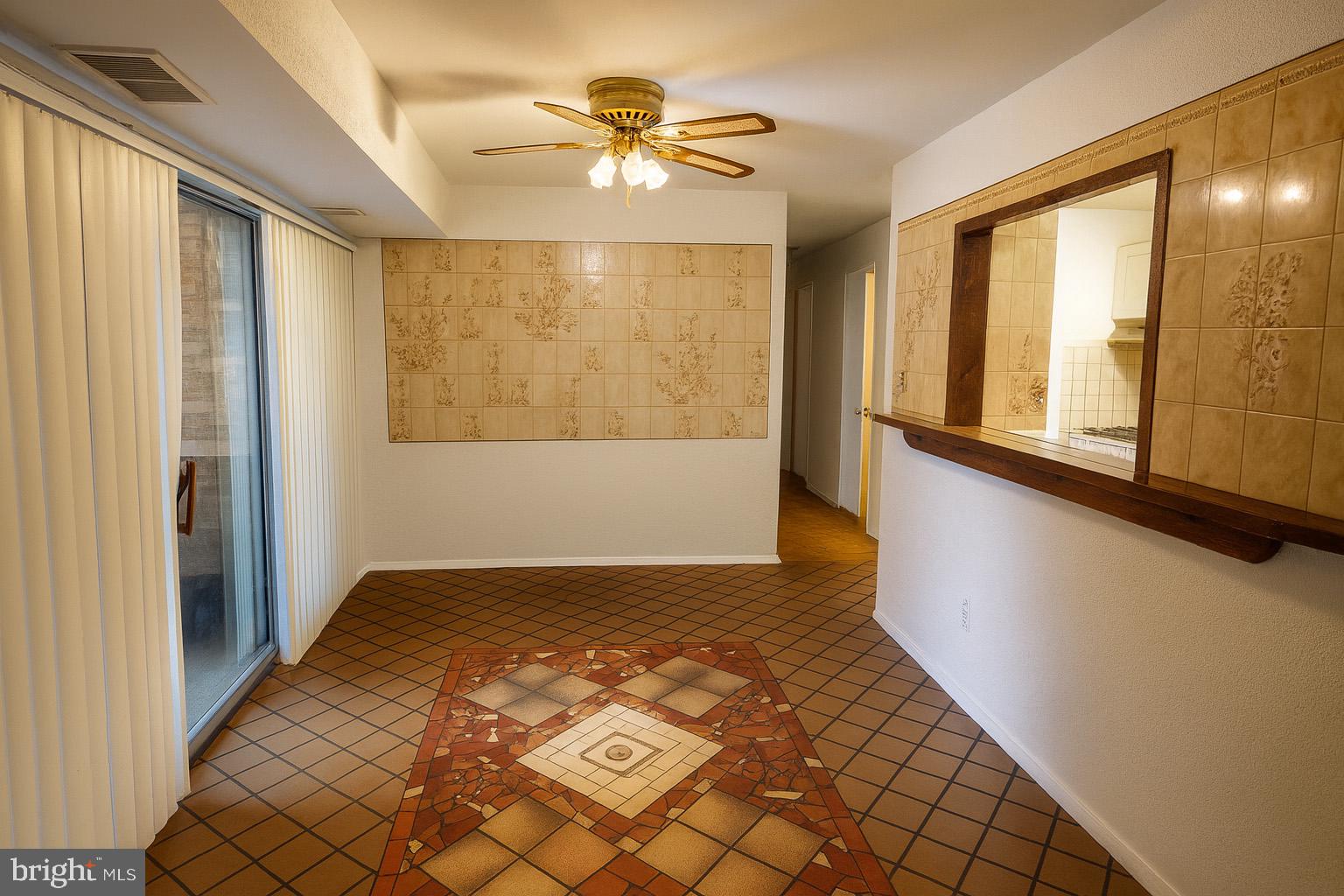 YORKTOWNE SQUARE - Residential