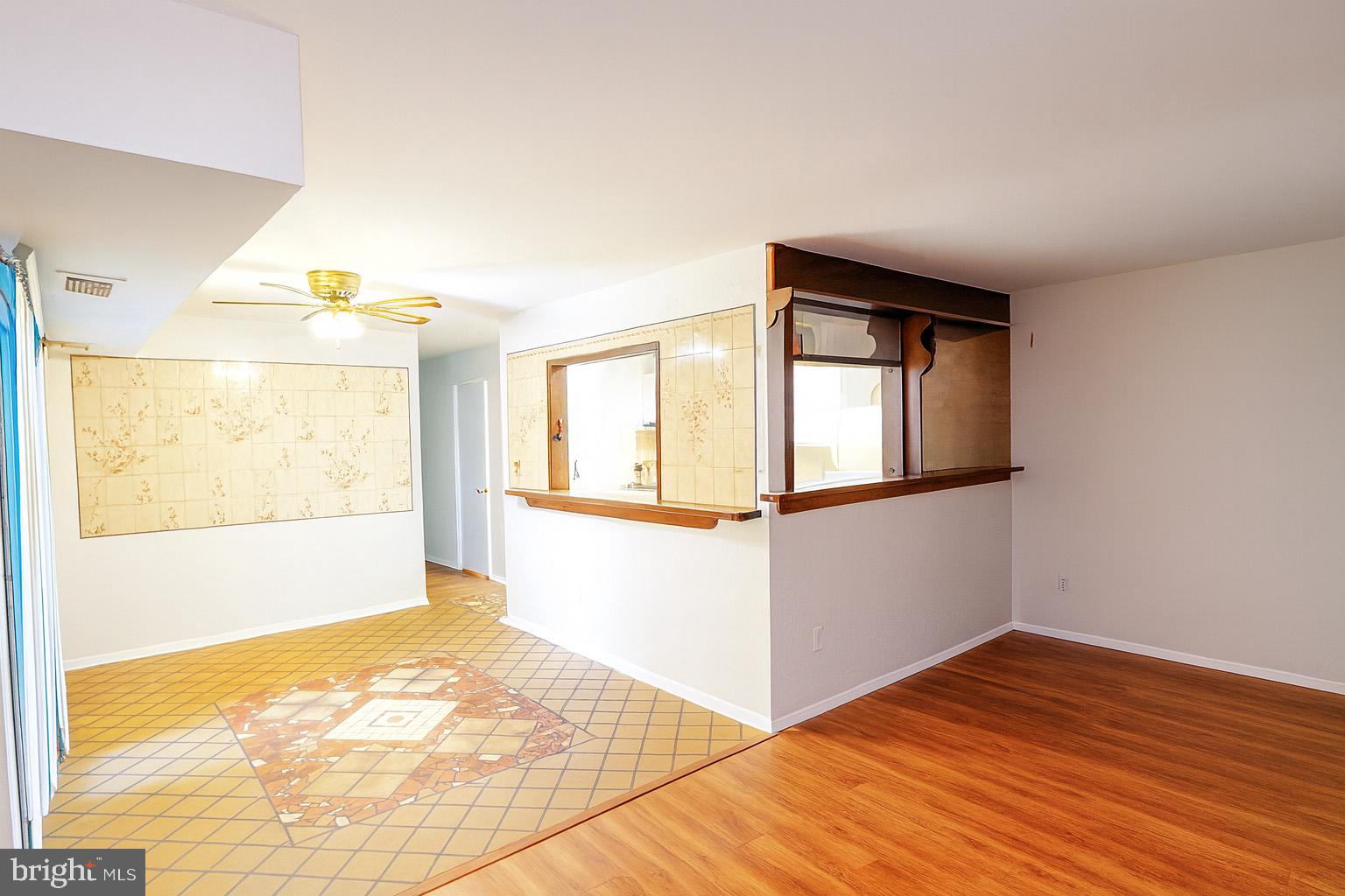 YORKTOWNE SQUARE - Residential