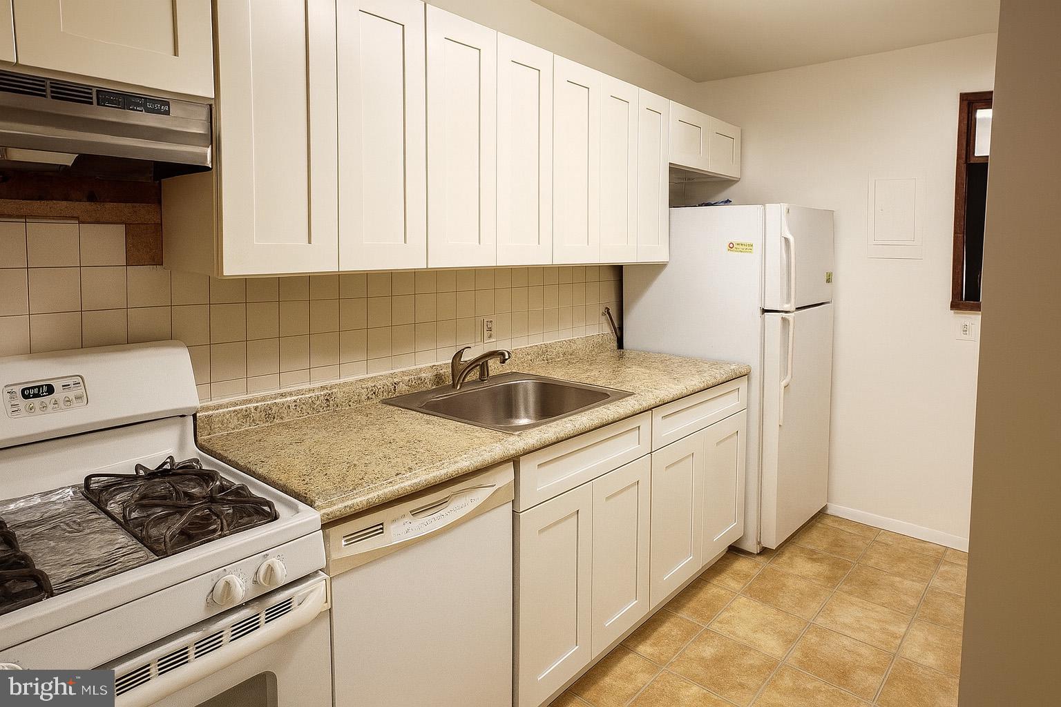 YORKTOWNE SQUARE - Residential