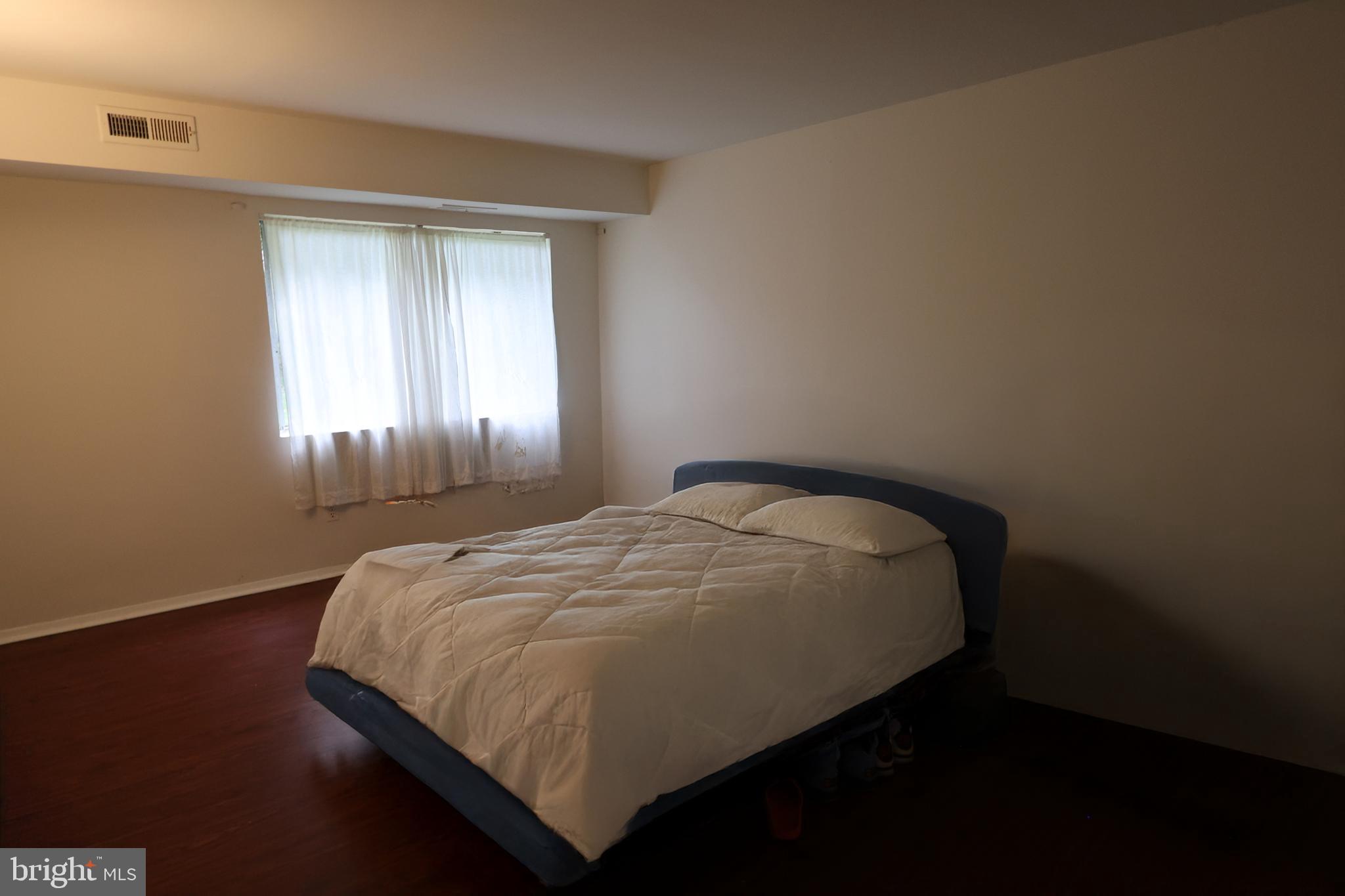 YORKTOWNE SQUARE - Residential