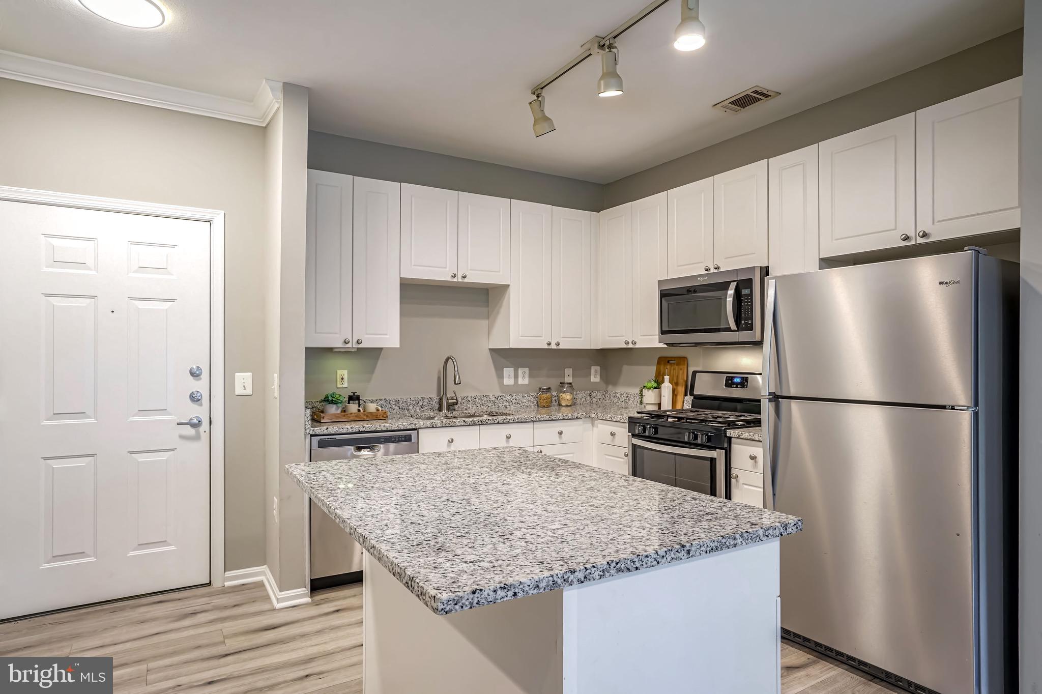 MARQUIS AT VIENNA STATION - Residential