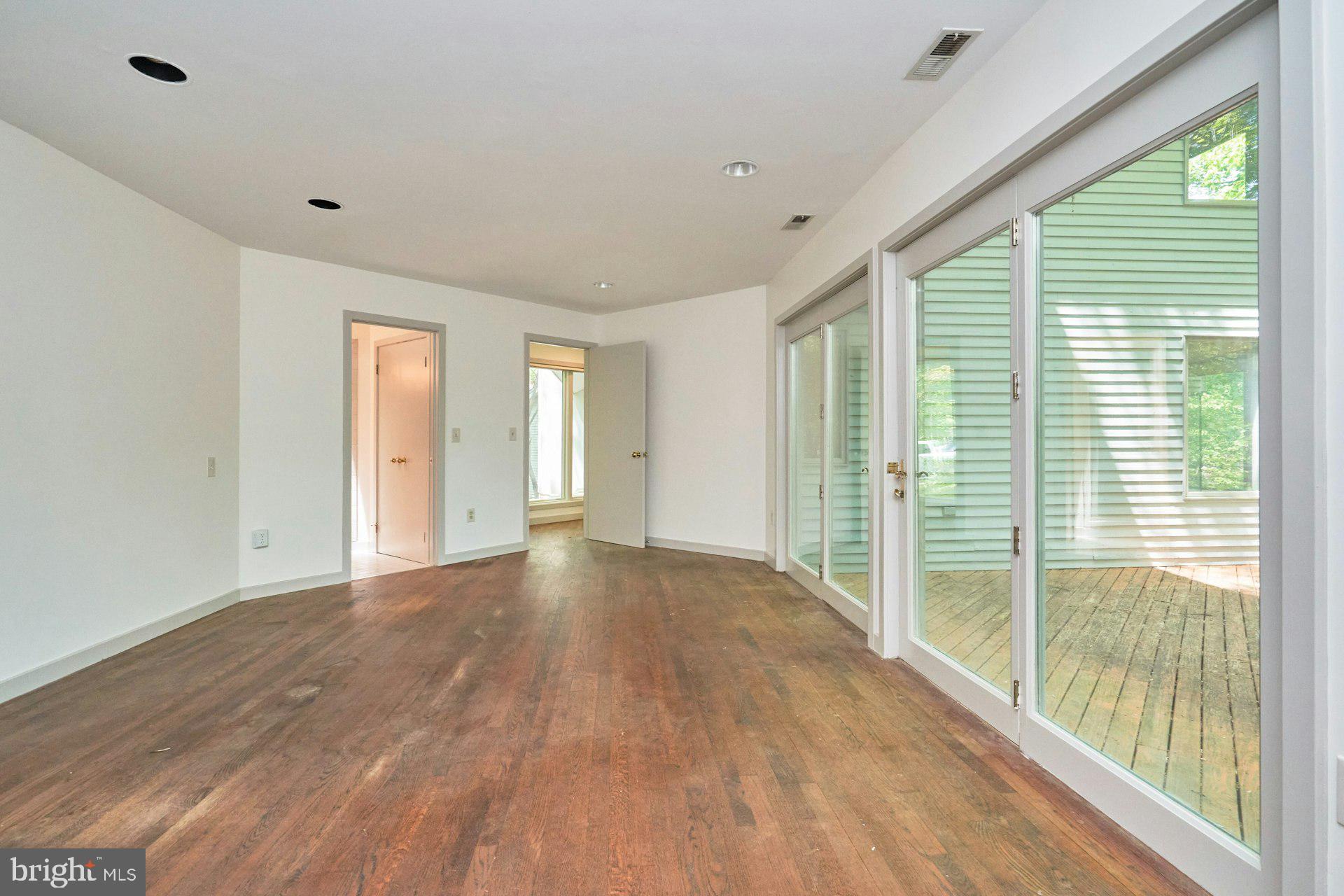 WALKER WOODS LAKE - Residential