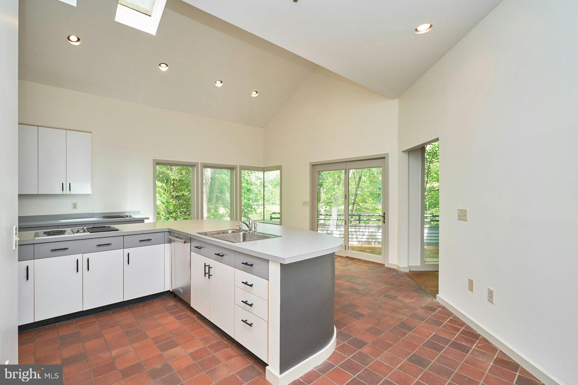 WALKER WOODS LAKE - Residential